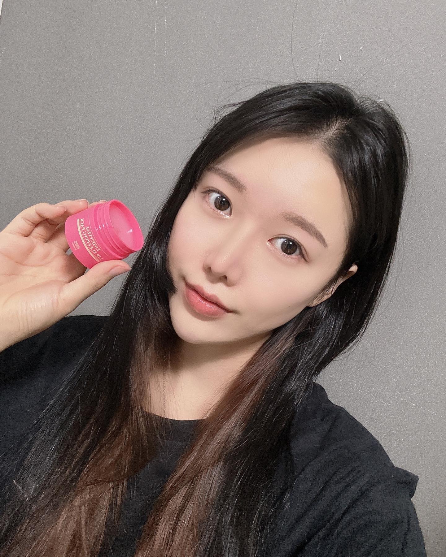 #협찬
입술 각질 부자인 저 각질과 이별했습니당 
자기 전에 바르고 자면 돼서 편한
텐제로 립슬리핑팩 💋
7가지 베리성분으로 입술에 생기까지 💓
#텐제로 #Tenzero #립슬리핑팩 #립마스크 #립밤 #립슬리핑팩추천 #뷰스타그램
