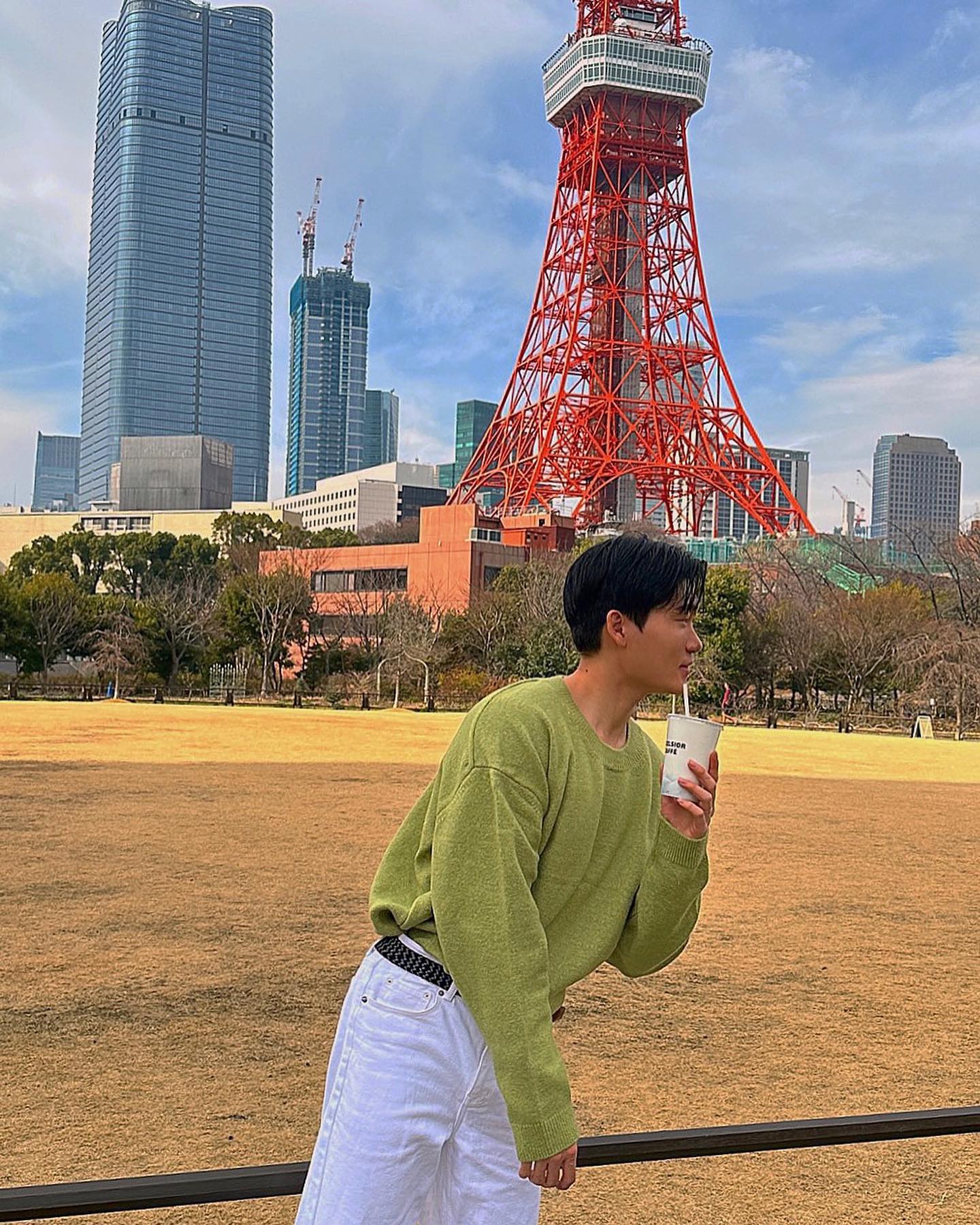 東京タワー🗼
.
.
.
.
.
.
.
.
.
.
.
.
.
.
.
.
.
.
.
..
...
#도쿄 #도쿄타워 #tokyo #시바공원 #tokyotower #연두 #타워 #잔디 #백바지 #포즈추천 #얼빡샷 #포즈 #가일컷스타일 #여행 #일본 #일본여행 #japan #커피 #coffee #여행마지막날 #행복 #좋반 #맞팔 #일상 #소통 #팔로우 #오오티디