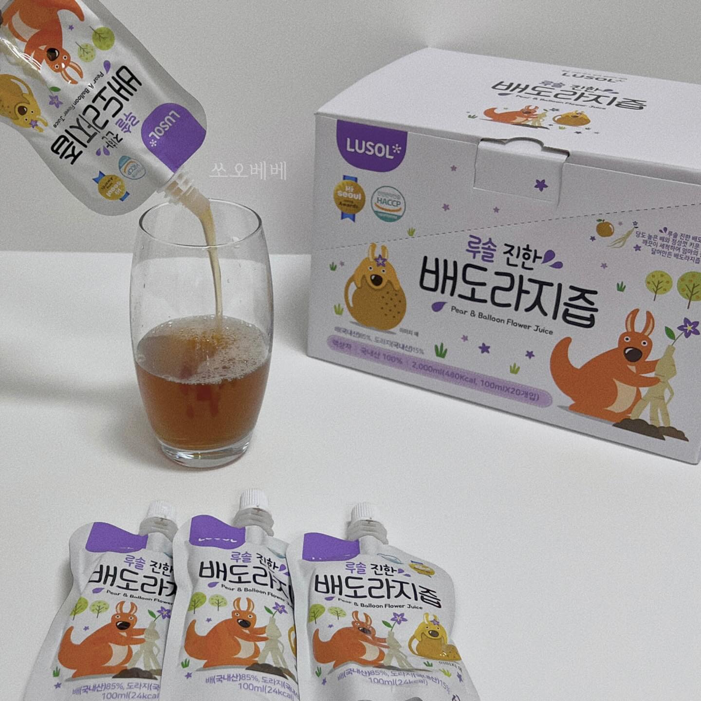 엄마 ~ 또 주세요 ❤️

너무 맛있어 아이가 먼저 찾는 루솔 배도라지즙🍐

첨가물없는 국내산 배 85% 도라지 15%
진한 루솔 배도라지즙으로 면역력이 약하고 감기 잘 걸리는 아이
그리고 온 가족 건강까지 지켜요👨 👩 👧 👦

생후 6개월 이상부터 섭취가능하며
100ml 용량 파우치형태로 외출 시에도 부담없이 챙겨요😊

스파우트파우치로 아이들이 스스로 찾아 먹는 편리함까지 !!

예쁜박스로 포장된 루솔 배도라지즙 센스있는 선물까지 가능🫶🏻

▪️배송관련: 평일 1~2일소요
오전 10시전 주문시 당일 출고(영업일기준)

홈페이지 미진열 상품입니다
문의는 DM 보내주세요‼️