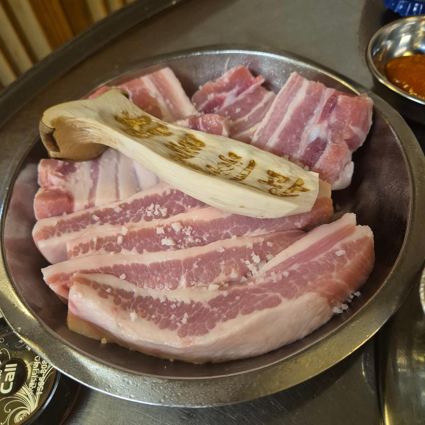 #광고 #KRUSH #크러시 #크러시맥주 #이지드링킹 #크러시캔 #4세대맥주  #여름맥주 #편의점맥주 #easydrinking #원곡동맛집 #상록회관연탄구이원곡점 

오랜만에 고기 먹으러 방문한 상록회관연탄구이원곡점
요즘은 이지드링킹 크러시 맥주 먹는게 제일 좋은데 매장에서 크러시 맥주 판매하고 있어서 고기랑 조합 최고였다
고기한입 목넘김 좋은 크러시 맥주 한잔🤩

지나친 음주는 뇌졸중, 기억력 손상이나 치매를 유발합니다. 임신 중 음주는 기형아 출산을 일으킵니다