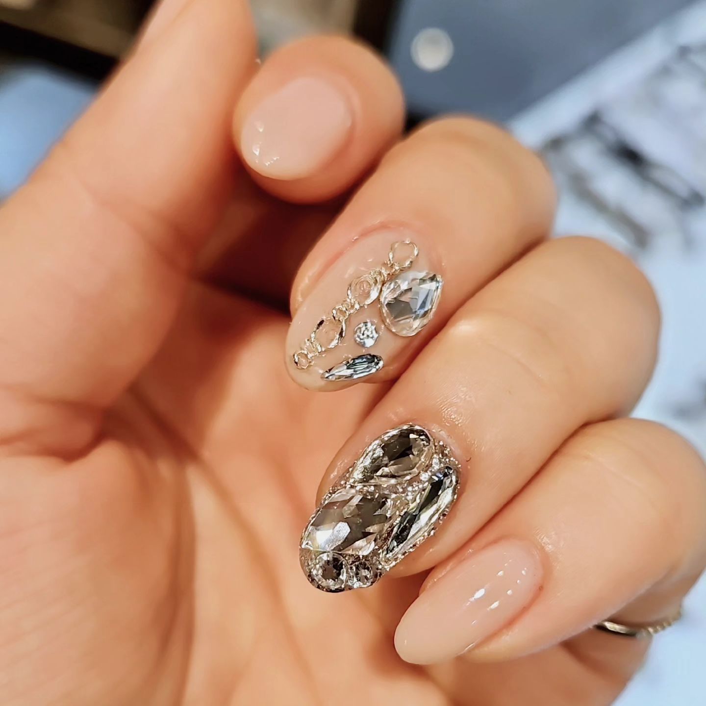 질리지가 않아..

#풀스톤 #네일 #30대 seolame_nail