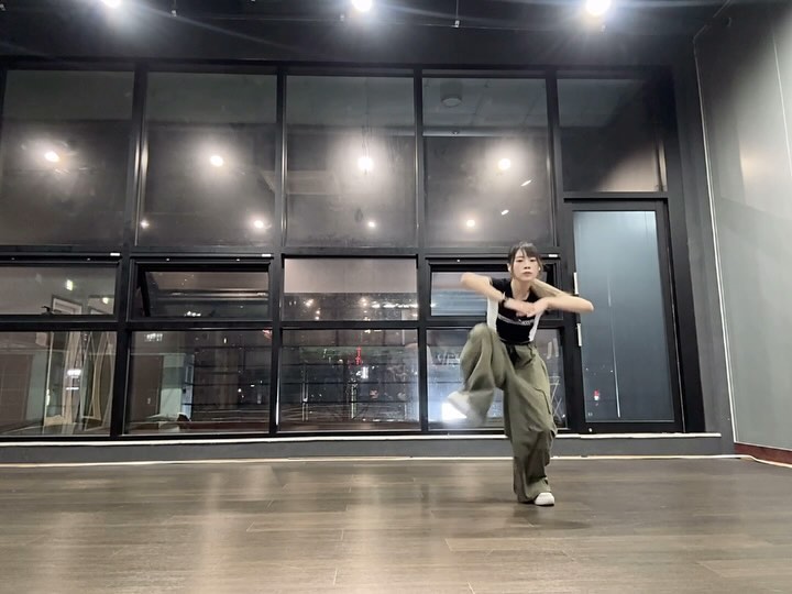수업 전 이 노래에 꽂혀서 2시간동안 짠 안무…
힘이 없지만 기록📝

destinyrogers - #LoLo 

#zikiichoreography 
#girlshiphop #femalehiphop #choreo #choreography #koreandancer #instafollow #fypp #destinyrogers #걸스힙합 #대전 #hiphop #dancer #댄서 #대전동구 #수업문의 #디엠