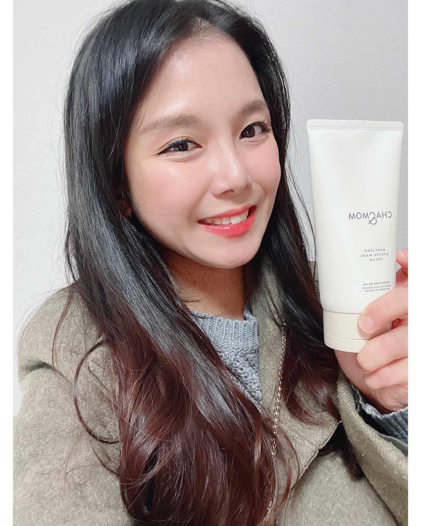 ⠀
#협찬 차앤맘 마크제로 튼살크림150ml

아기와 엄마에 대해 누구보다 잘 아는 차바이오 그룹의 60년 노하우를 담아 탄생한 ”가족 피부건강 솔루션 브랜드“ 차앤맘❤️

1️⃣식약처 기능성 승인을 받음을 물론
4주만에 튼살로 인한 붉은선 완화 효과 검증

2️⃣진정-보습-보호 3단계 피토 에너지가 초기 단계부터 집중관리를 통한 튼살 에방에 도움을 줘요
3️⃣하이드롤라이즈드 콜라겐, 뛰어난 진정 효과를 지닌 판테놀 함유로 피부의 보습과 피부탄력 개선에 도움을 줘요
4️⃣피부겉.속 이중 탄력과 보습케어

▪️STEP1진정
피부를 진정시키고 가려움증 완화에 도움을 주는 특허 받은 
국내산 구기자 추출물
▪️STEP2 촉촉하게 케어해주는 올리브에서 추출한 스쿠알란
▪️STEP3장벽을 튼튼하게 해주는 피부보호효과의 호호바씨오일

✔️차앤맘 공식 스토어(www.chaandmom.co.kr)를 통해 구매 가능하고 ONLY 스토어만의 프로모션도 마련되어 있으니 
놀러가보세요⁉️

#15그램 #15그램뷰티 #15그래머 #차앤맘 #chaandmom #마크제로 #마크제로튼살크림 #바디크림 #튼살크림 #임산부크림 #예비맘크림 #출산선물 #튼살크림추천추천