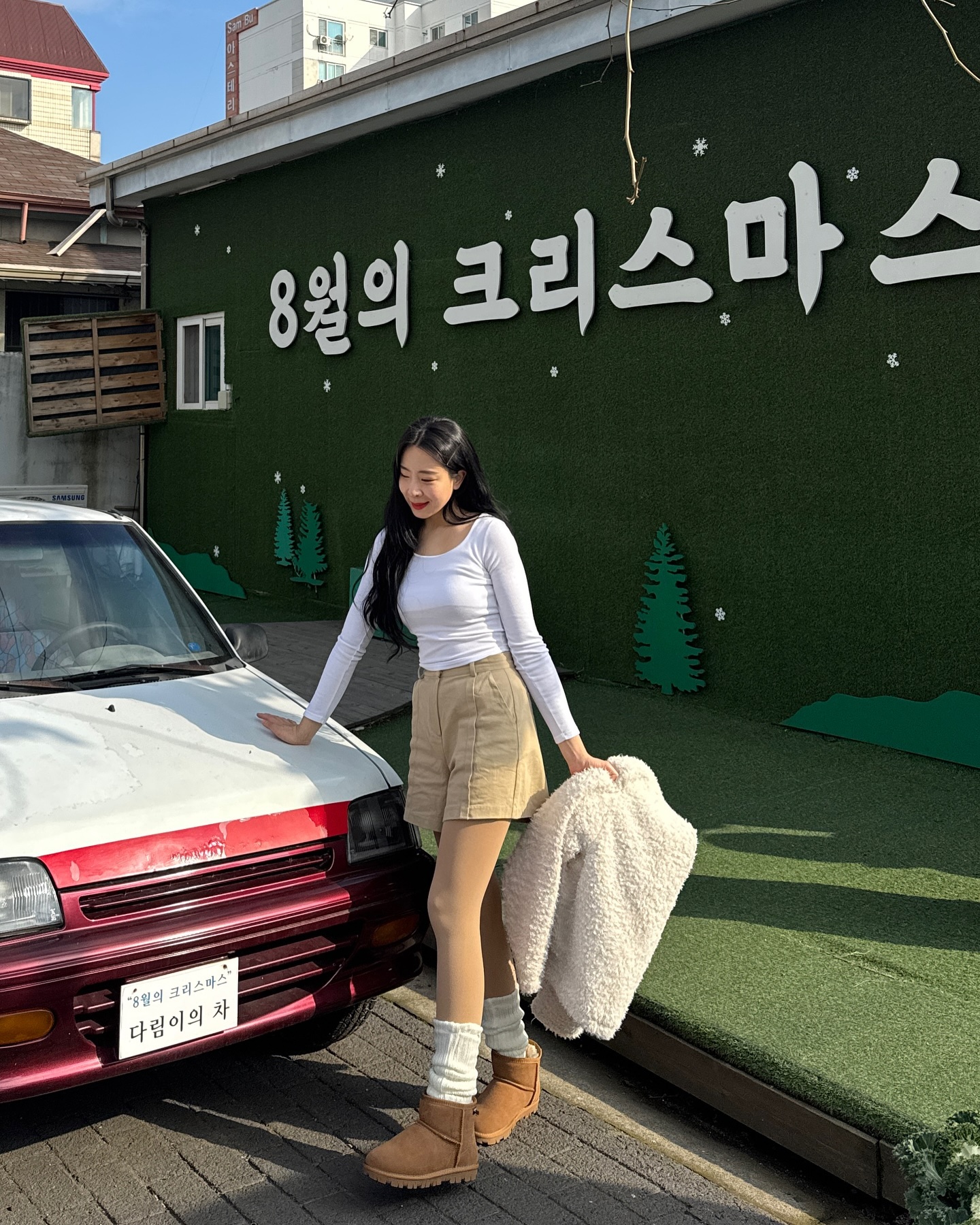 자체제작 브랜드 요미룩의 깔끔한 티셔츠와
따뜻한 기모스타킹을 함께 코디해 봤어요 ㅎㅎ 🤍
공식몰은 5% 할인중이니 기회놓치지 말자구요!

yommylook #ootd #기모 #겨울코디 #기모스타킹