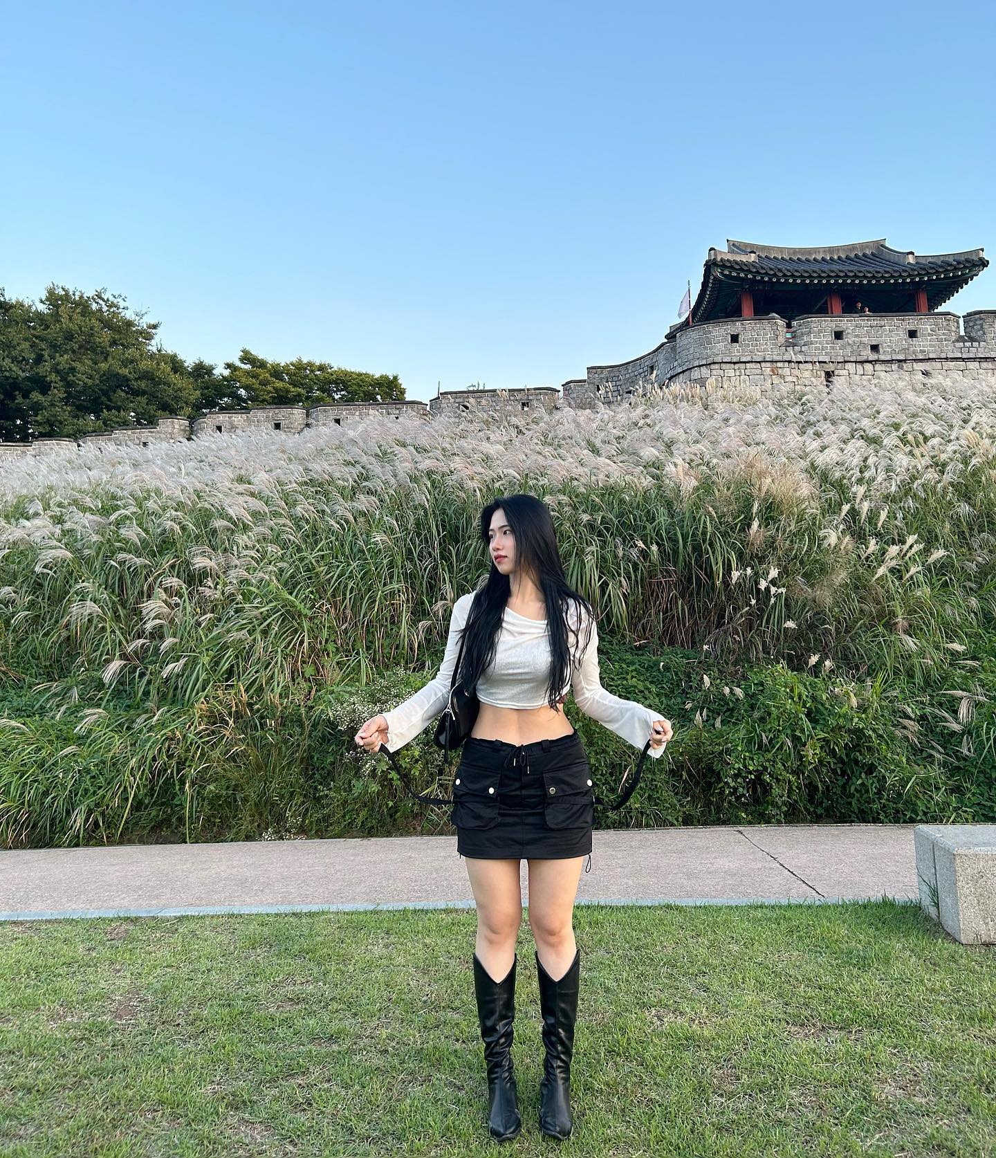 더 추워지기 전에...🤭
.
.
.
.
.
.
.
.
.
.
.
.
#가을 #날씨 #좋아요 #행궁동 #갈대 #🌾 
#카페 #행궁동카페 #디져트 #공간상점 
#연휴 #끝 #일하자 #일 #싫어 #또궁동 
#사진 #📸 #사진스타그램 #사진계정 
#찰칵 #재밌다 #또 #놀고싶어 
#❤️ #🧡 #💛 #💚 #💙 #💜