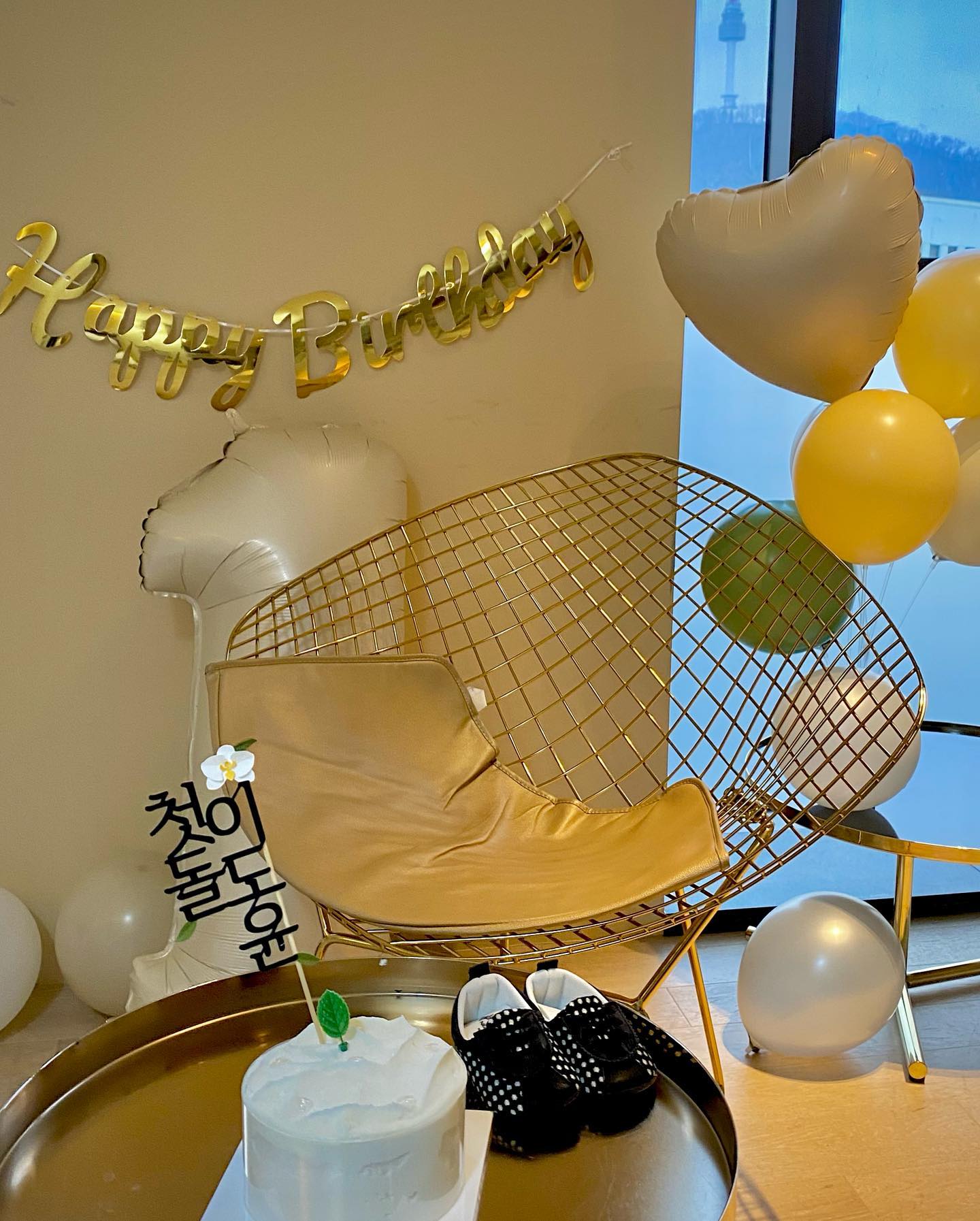 #지난사진
됴니 찐생일날🎂🎉
엄마빠 뽀뽀 느무 시러하넼ㅋㅋ🤔🤔 (엄마빠 머쓱)
열심히 물놀이라이팅을 시켜야겟다고 다짐해본 하루💕

#아들생일
#너의첫생일을축하해
