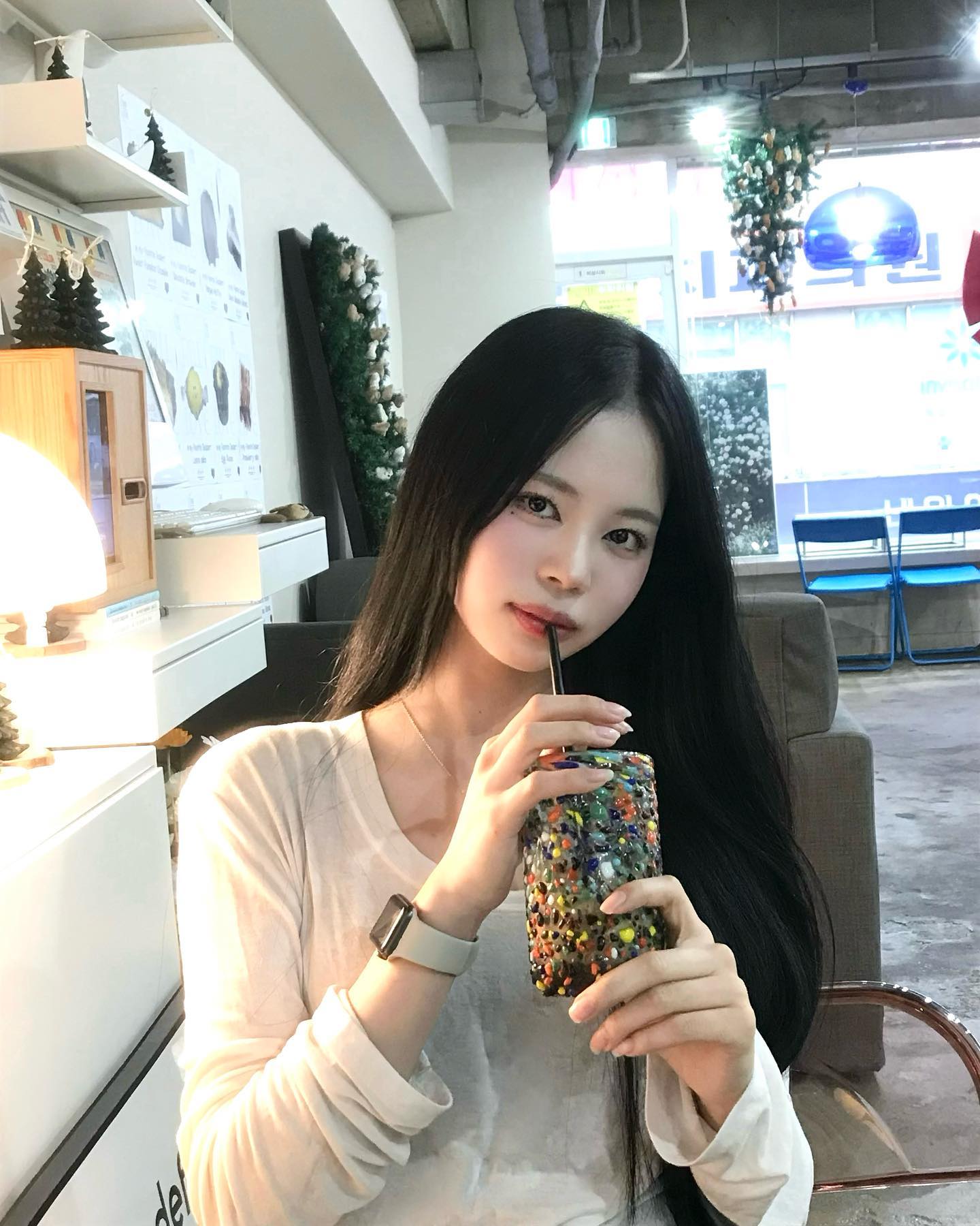3명이 붙어서 최대한 나처럼 만든 사진
