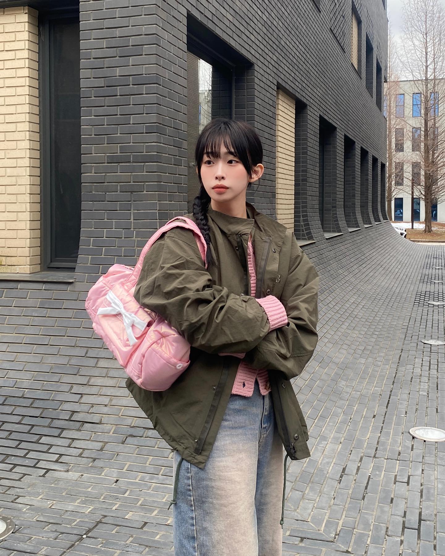 요즘은 휘뚜루마뚜루템들이 좋더라(콜록) 
감기가 아직까지도 안낫다니...🤒 힘들다아ㅏ아

-

#무신사 #무신사크루 #여자캐주얼룩 #무신사스냅크루 #프리랜서모델 #룩북모델 #nefnef #gubin #구빈 #사파리자켓 #봄아우터 #봄자켓코디 #컨버스코디 #컨버스원스타