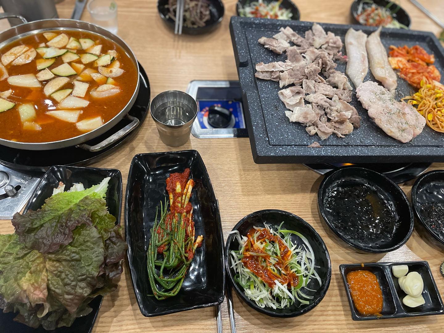 간만의 가족모임😘

#대복삼겹 #대복삼겹중리점 #고기맛집 #대복모듬한판
#대패삼겹살 #된장찌개 #술 #가족모임