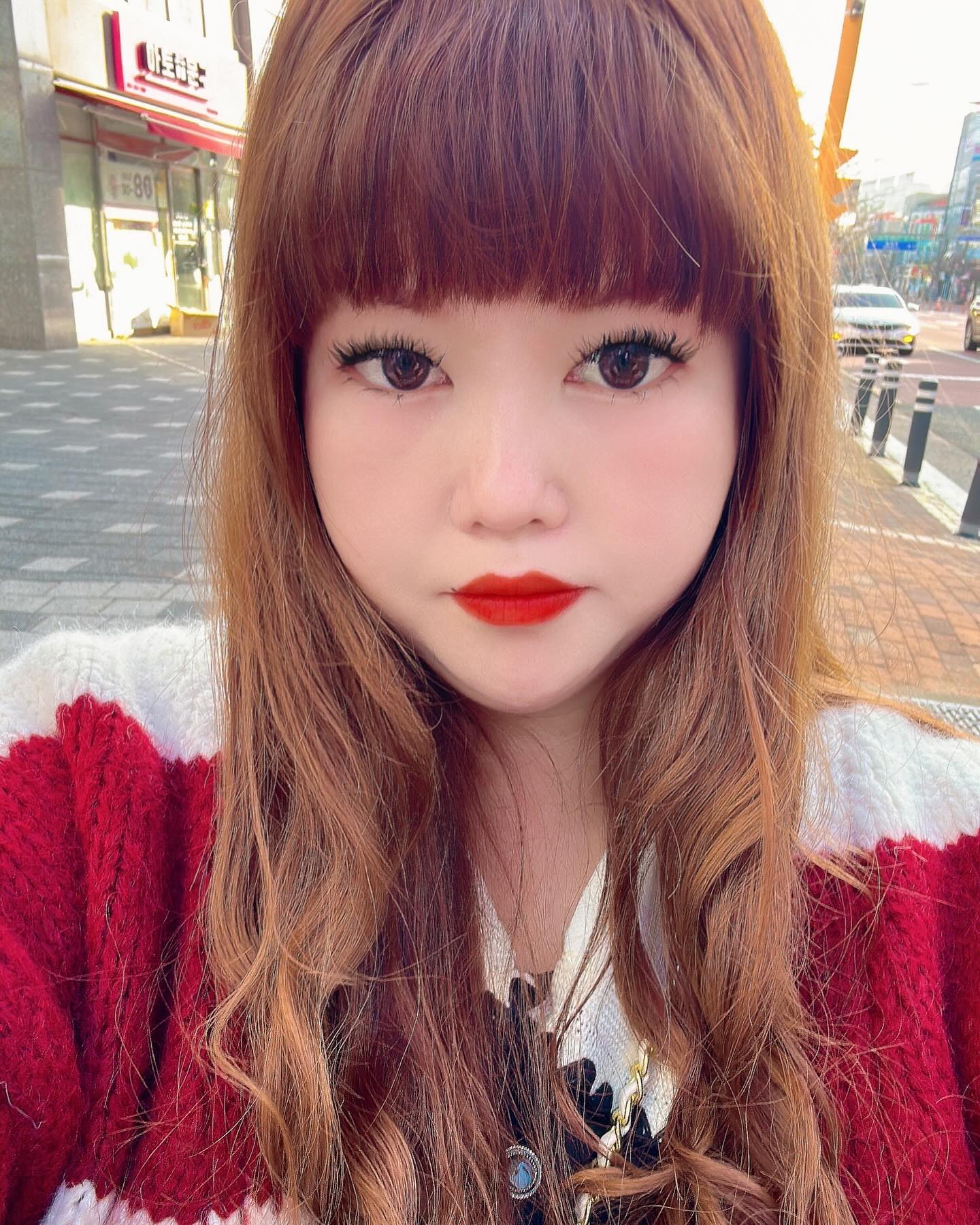 둘째  졸업식🎓🧑‍🎓

첫째랑 동생 졸업식  갔다왔다 

조카도 만난다 ^^

울컥 했지만  지민이가 아침에  신신당부 했당 울지 말라고 ^^ 🎓

졸업 축카해 🎊  재민이때는 코로나서  강당에서 하지않았는뎅 ~~

뭔가가 새롭군 🧡🧡

#초딩졸업식🎓