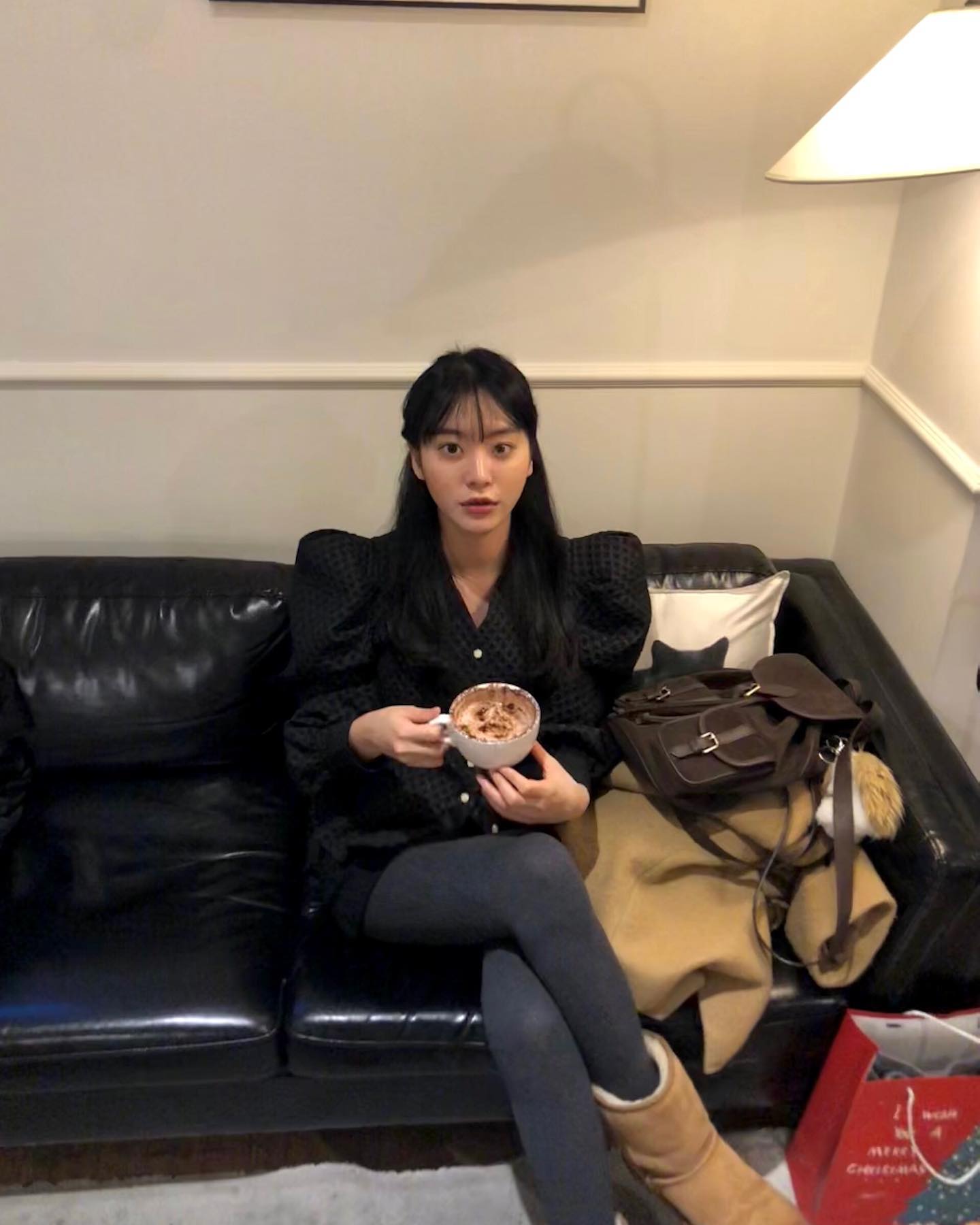 🐈‍⬛🤍🖤 with 🍓
엄마가 코디해쥰 옷 입구〰️
