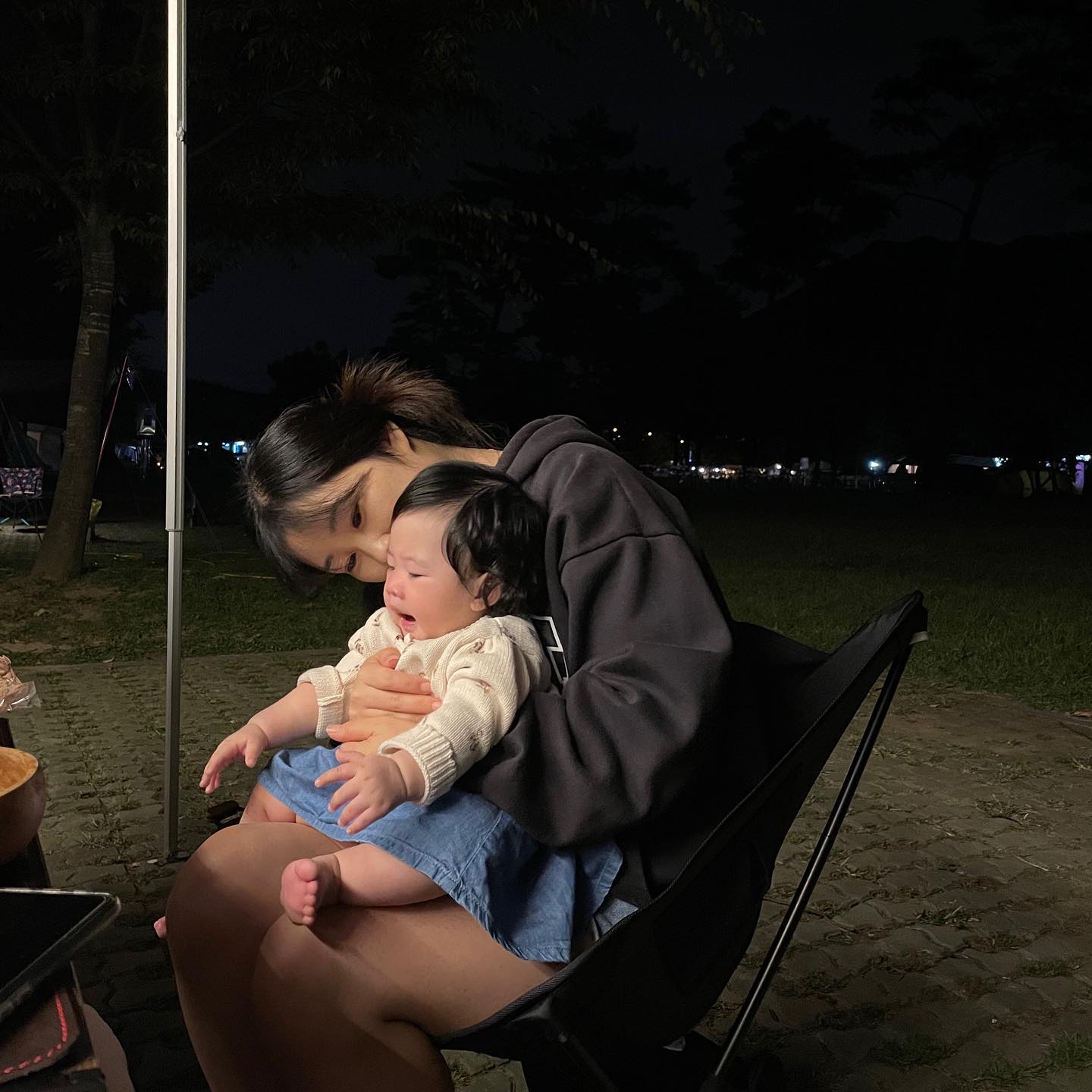 하은이가 너무 잠와해서 집으로! 내년에는 같이 캠핑하자 내 하은❤️ 잠깐이지만 우리가 캠퍼였지하는 생각이 들었다😅 #양산황산공원캠핑장 #내머리카락빠진얘기하는중