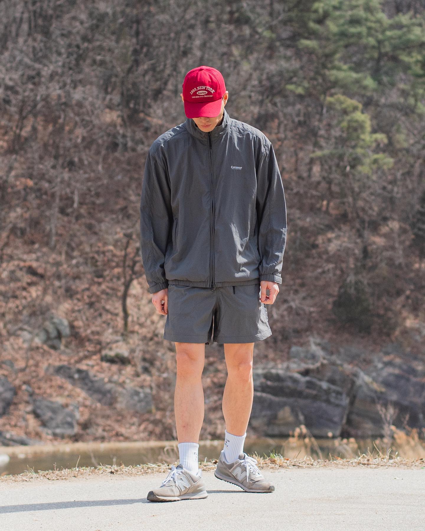 #광고
.
.
🧥👖 커버낫 - 컴피 나일론 트랙 자켓 셋업(182/73, 자켓XL, 반바지L 착용)
100% 리사이클링 나일론 소재를 사용해 만든 커버낫 컴피 트랙 자켓과 윈드브레이커 쇼츠 구성의 셋업.
깔끔한 스몰로고 디자인과 매력적인 실루엣, 편안한 착용감, 우수한 만듦새, 그리고 디테일까지 갖추어 아쉬운 점 하나 없던 트랙 자켓 셋업이에요.
바람막이와 반바지, 각각의 활용도도 좋아서 적극 추천하고 싶습니다!
24SS 커버낫 트랙 자켓 셋업과 함께 편안하고 스타일리시한 봄 패션 준비해 보세요~
covernat_ 
.
.
#커버낫#커버낫바람막이 #바람막이#여자바람막이#남자바람막이 #바람막이셋업#바람막이코디 #트랙자켓#트렉자켓셋업#트랙자켓추천#고프코어#고프코어룩#데일리룩#봄코디