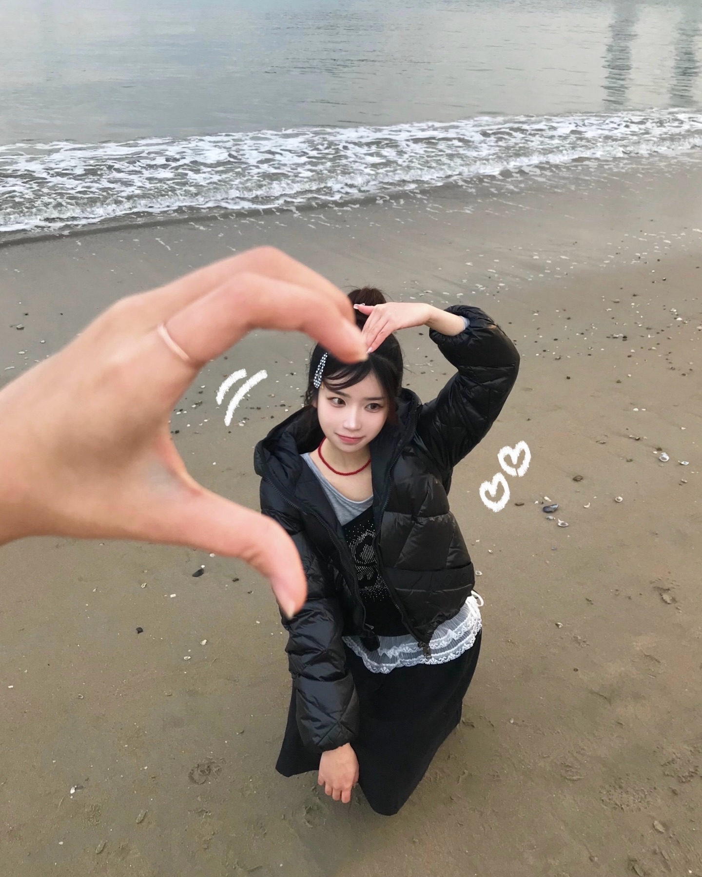 맘이 답답할 땐 바다에 가요~✩゜*⸜(ू ◜࿁◝ )
•
•
•
#미들노츠 #수영카페 #광안리카페 #망미동카페 #광안리핫플 #부산카페 #부산여행 #부산데이트 #부산핫플 #광안리 #광안리해수욕장 #오오티디 #데일리룩 #여자코디 #키작녀코디 #부산 #부산모델 #빈티지 #빈티지룩 #겨울코디 #패딩코디 #베이비메탈클럽 #문부츠 #ootd #vintage #pinterest