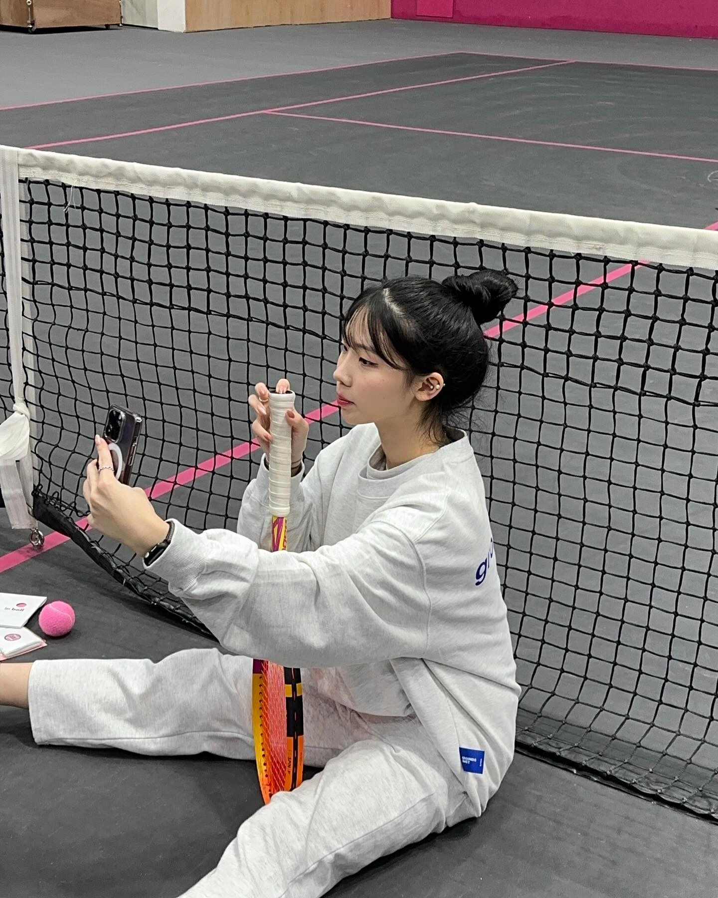 옷은 완성인데 얼굴 미완성 
#KBS아레나테니스장

groundsswet_official 
kbs_tennis_atn