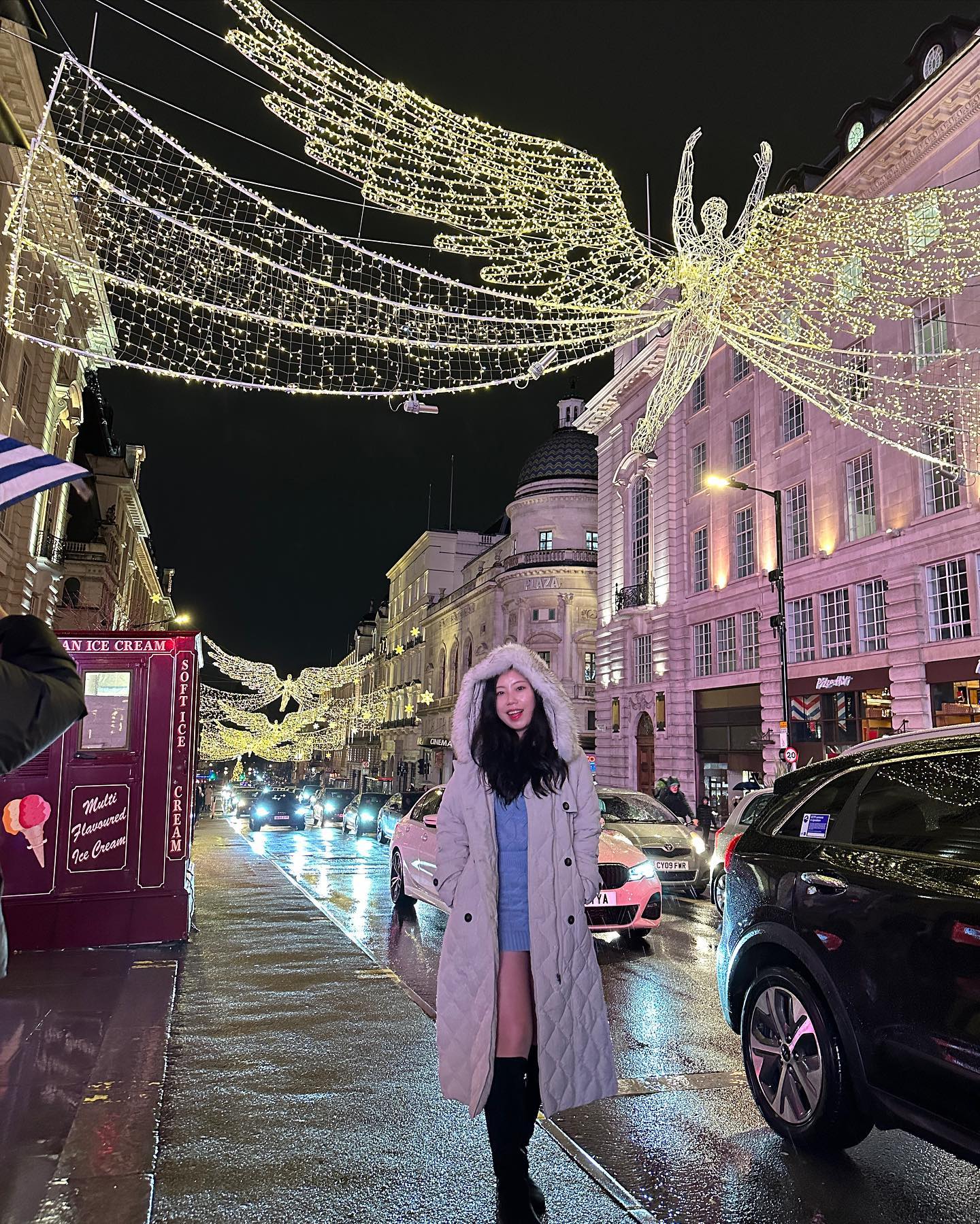 #MerryChristmas 
신혼여행D+4
St Paul’s cathedral 은 크리스마스엔 무료입장
미사도 잠깐 듣고 📑
템즈강 따라 걷다가 
갑자기 white Christmas 
.
.
.
#메리크리스마스 #영국은 #크리스마스에 #대중교통휴업 #그래서 #세인트폴까지 #한시간 #걸어버리기 #신혼여행 #영국 #런던