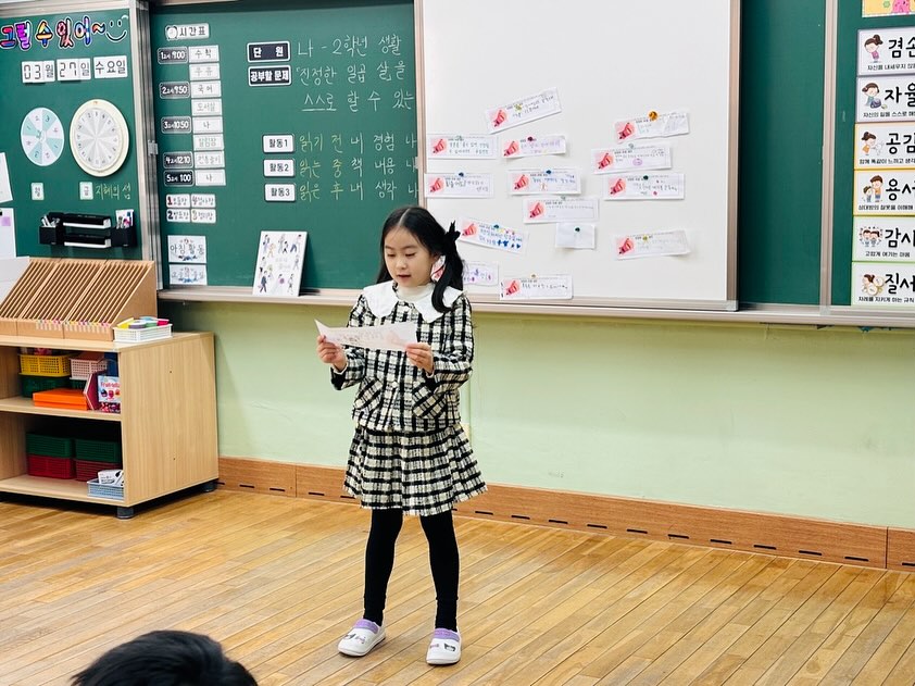2학년 참관수업

새로운 환경에서 잘지내는 모습 
그래도 찐 친구들은 따로있지😍