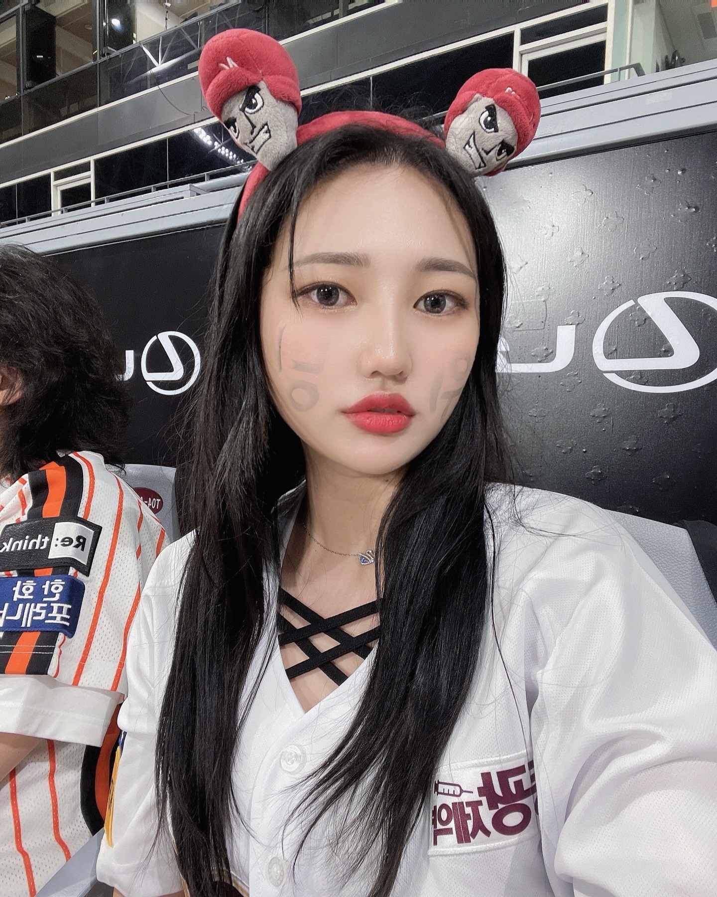 나 진짜 승요였잖앙⚾️
간만에 테이블석 너무 신나구~~~재밌구~~~~
다 지워졌지만 볼에 적혀있는 글씨는 ‘위닝’
9위 한화와 10위 키움의 싸움은 치열했닼ㅋㅋㅋㅋㅋㅋㅋㅋㅋ
킹치만 #꼴등 #제자리걸음 

#240711 #승요 #홍일점 #키움히어로즈 #고척스카이돔