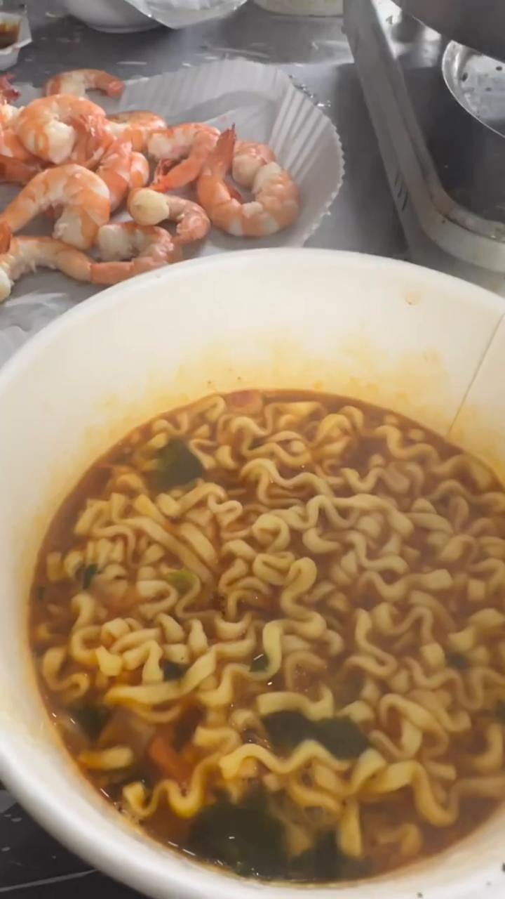 🍤

#김포새우구이 #김포맛집 #대하 #약암양식장 
#새우 #해물라면 #새우머리버터구이