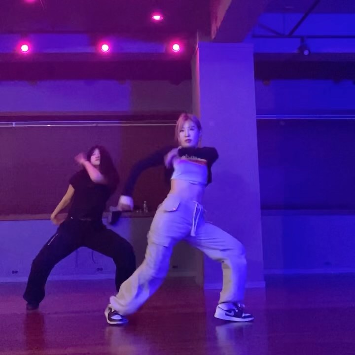 onlyoneyoujin #choreography 
앞으로 돌진할때 영혼도 돌진이슈,,💦🫶🏻
jennierubyjane #youandme middance2017