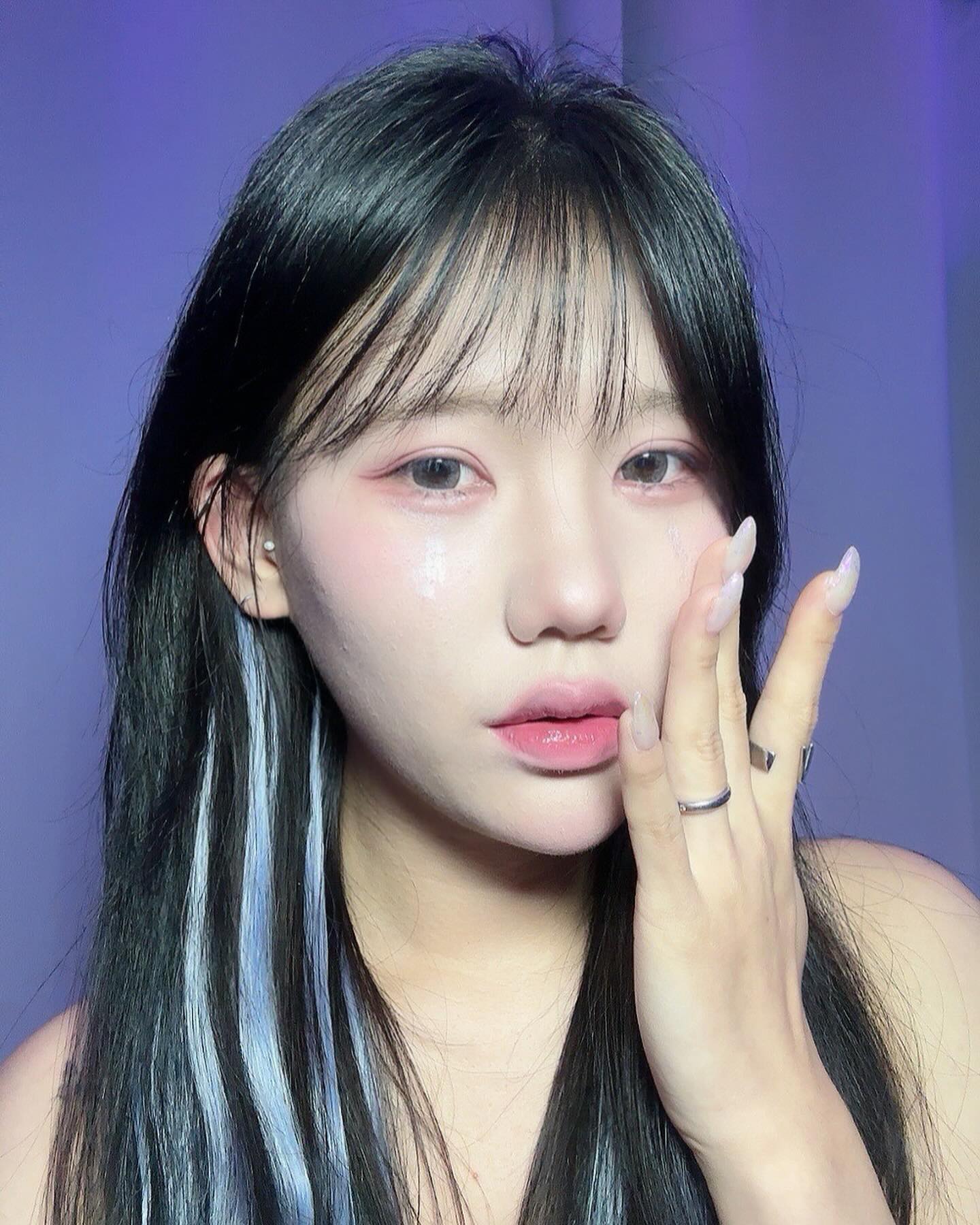 울먹메이크업 하다가 진짜 마지막엔 울어버림
이유는 몰라🤷‍♀️