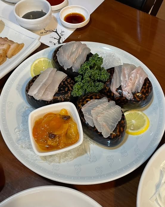 비쥬얼만큼 맛도 최고였던 #순천명궁관
한정식 좋아하시면 무조건 드셔보세요!!😆

현지인 맛집답게 요기는 찐이예요 찐🥰🙏

회도 너무 신선하고 밑반찬 종류도 다양해
넘 만족스러운 식사를 할수 있어요ㅎㅎ

예쁜 정원이 꾸며진 명궁관~~ 음식도 맛있지만
분위기도 넘 좋았어요🤩

맛있고 깔끔한 한정식 먹고싶다면 추천이용!

#명궁관 #순천명궁관 #순천한정식 #순천시청맛집 #순천맛집 #순천중앙동맛집 #전남한정식 #순천떡갈비 #순천상견례