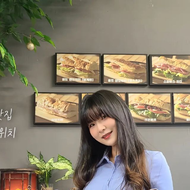 . on Instagram: "#광고 #로드샌드위치
탄단지 완벽한 맛있는 #샌드위치
야채도 많고 신선해서 정말 맛있었어요
특히 살짝 녹은 치즈가 일품🤭

➰️바삭한 빵이 중독성 있는 
페스츄리 샌드위치🥪 
➰️부드럽고 진한 고기맛이 느껴지는 트러플먹물잠봉뵈르 🥪 

음료는 딸기라떼랑 자몽 에이드 마셨는데 음료도 완벽했습니다! 🍓 🧊 🍊
 
엄청 영롱한 컵에 주셔서 그런지 더 맛있게 느껴졌답니다

배달도 되니까 가까운 곳 사시는 분들은 드셔보세용 
강츄!_!

➰️강남구 삼성로 651 래미안라클래시 상가동 1층 108호

 #강남샌드위치 #청담샌드위치 #샌드위치맛집 #바게트샌드위치 #로드샌드위치청담점 #삼성동샌드위치 #샌드위치서울"
