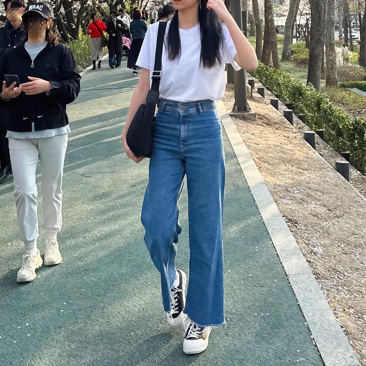 벚꽃을 보다 사람 구경을 더 한것 같지만..🌸 (막컷 예쁘지 않나여..👀
