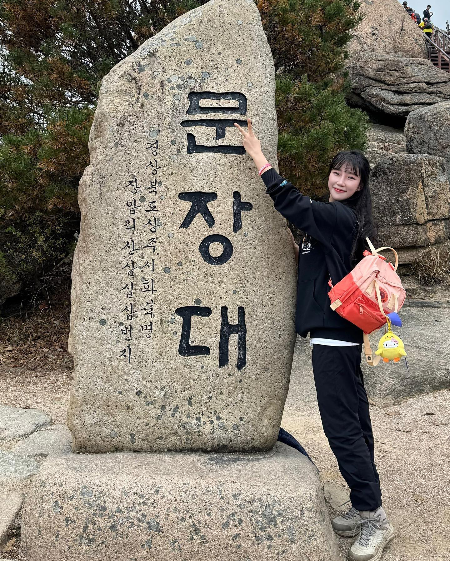🍁첫 가을 단풍산행을 
페플x야너등x컬럼비아와 함께💕

🚍pairplay_official 
첫 페플이여서 조금은 떨리고 신기했지만 너무나도 안락했던 버스와 리워드들 때문에 편안하게 다녀올 수 있었어요!😆

⛰️heyucanhiking
덕분에 콜라보산행도 할 수 있었고,무엇보다 좋은분들을 알게되고 마주치게되어 좋았어요!!🤗 
“야 너두 등산할 수 있어!” 
부끄럽지만 귀여웠습니댱🙈💛

👕columbia_kr
너무예쁘고 편안한 핏으로 입기편하고 소재도 부드러워서 촉감도 좋았던 이끼디자인의 컬럼비아 “밸리 투 트레일 후디“ 최고! 🤩 

천왕봉만 다녀왔다가 
왜 문장대는 안 갔냐며.. 다들 그러셔서 🥲

언젠가는 가보겠지~~~ 했던 
속리산 문장대를 이렇게 다냐와보네요! 😆!!!

문장대.. 예쁘넹🙈♥️

#컬럼비아 #columbia #야너등 #페플셔틀 #페어플레이
