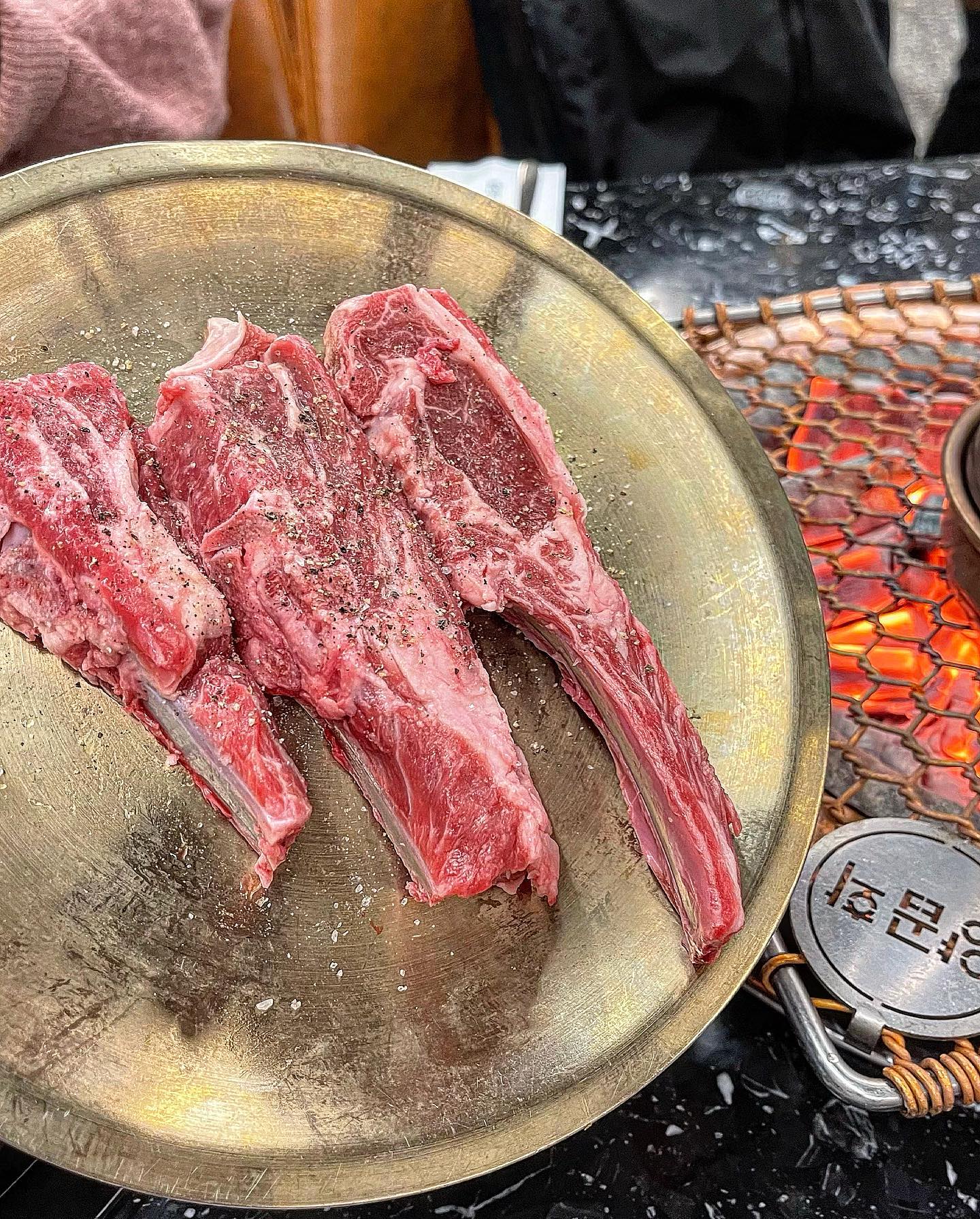 대구 탑티어 곱창맛집 양곱화🫶🏼 #협찬
양갈비부터 대창까지 세트로 맛볼수있는 들안길맛집🧡
옷에 냄새배지않고 먹을 수 있고 분위기도 좋고 
정갈한 상차림으로 언제나 만석인곳✨🤍
코스메뉴도 준비되어있고 하이볼부터 와인까지
다양한 주종 준비되어있어요💕
곱창먹고싶을땐 항상 찾아가는곳✨🤍
-
#대구맛집 #수성못맛집 #들안길맛집 #대구들안길맛집 #대구수성못맛집 #들안길카페 #대구수성못 #수성못핫플 #대구핫플 #수성못데이트 #양곱화 #대구 #대구곱창 #맛스타그램 #먹스타그램 #먹팔 #좋아요 #대구가볼만한곳 #대구여행 #먹스타 #먹팔해요 #좋반 #먹방 #곱창 #야식 #lfl #kpop #like #foodporn