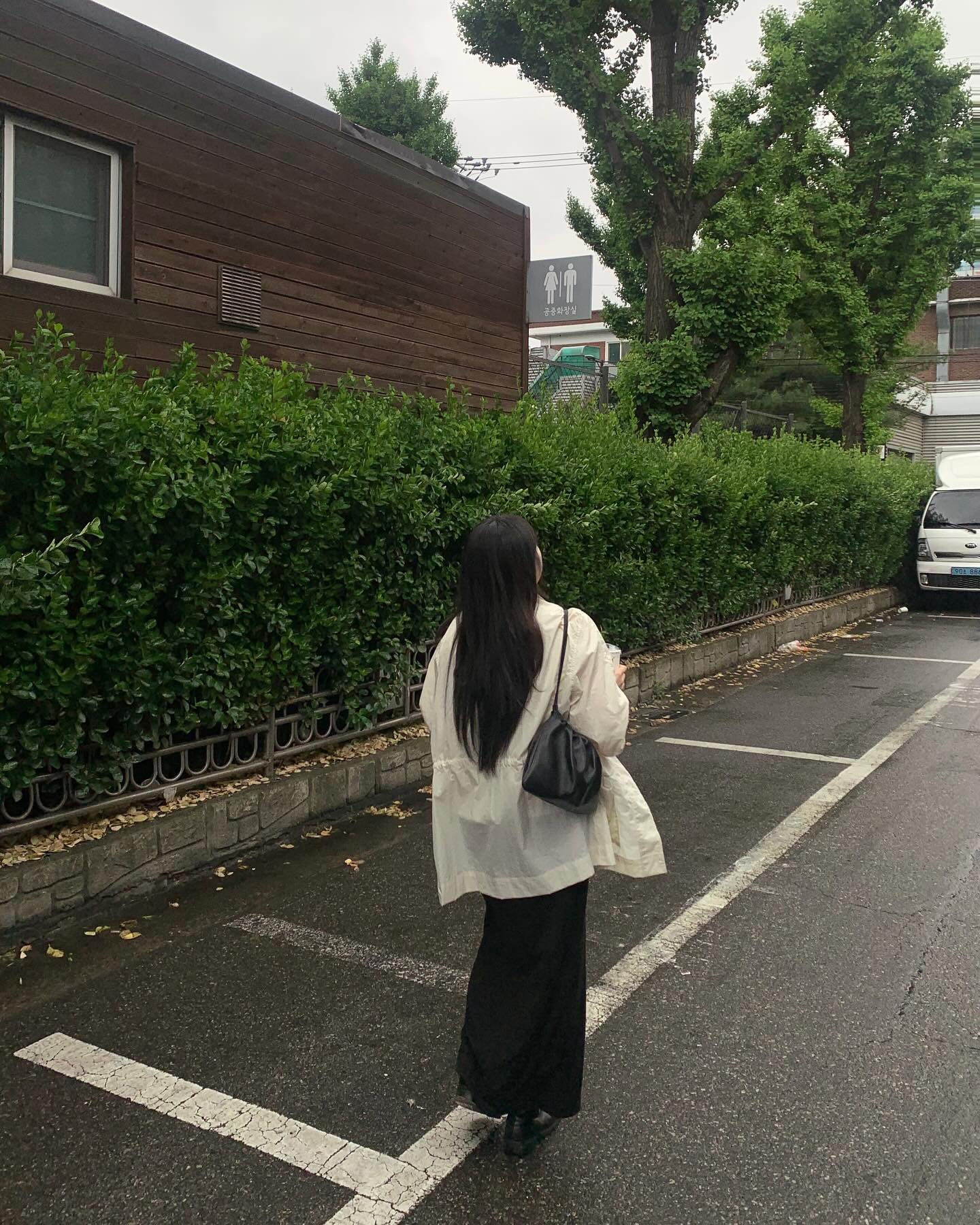 비가 와도 좋고 🤍☂️

#프렌즈앤야드 #성수동카페 #성수동카페거리 #테라스카페