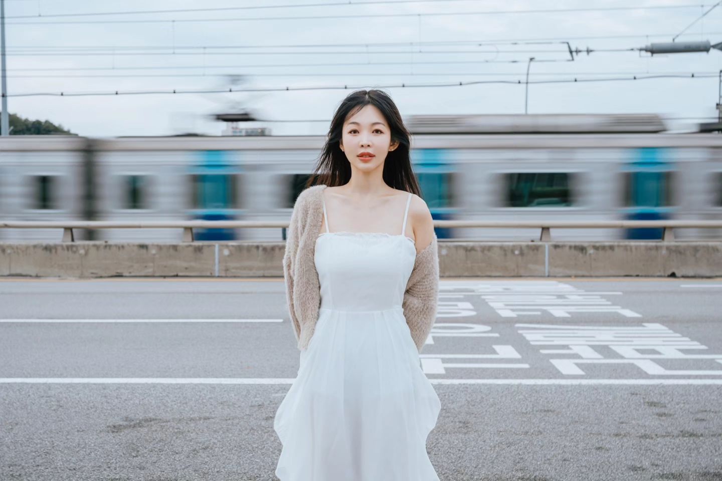 작년에 촬영한 동작대교 스냅💙
없던 분위기도 만들어 주시는 작가님 매직✨️

포토 - oz.rapher
헤어 & 메이크업 - hue.z_makeup