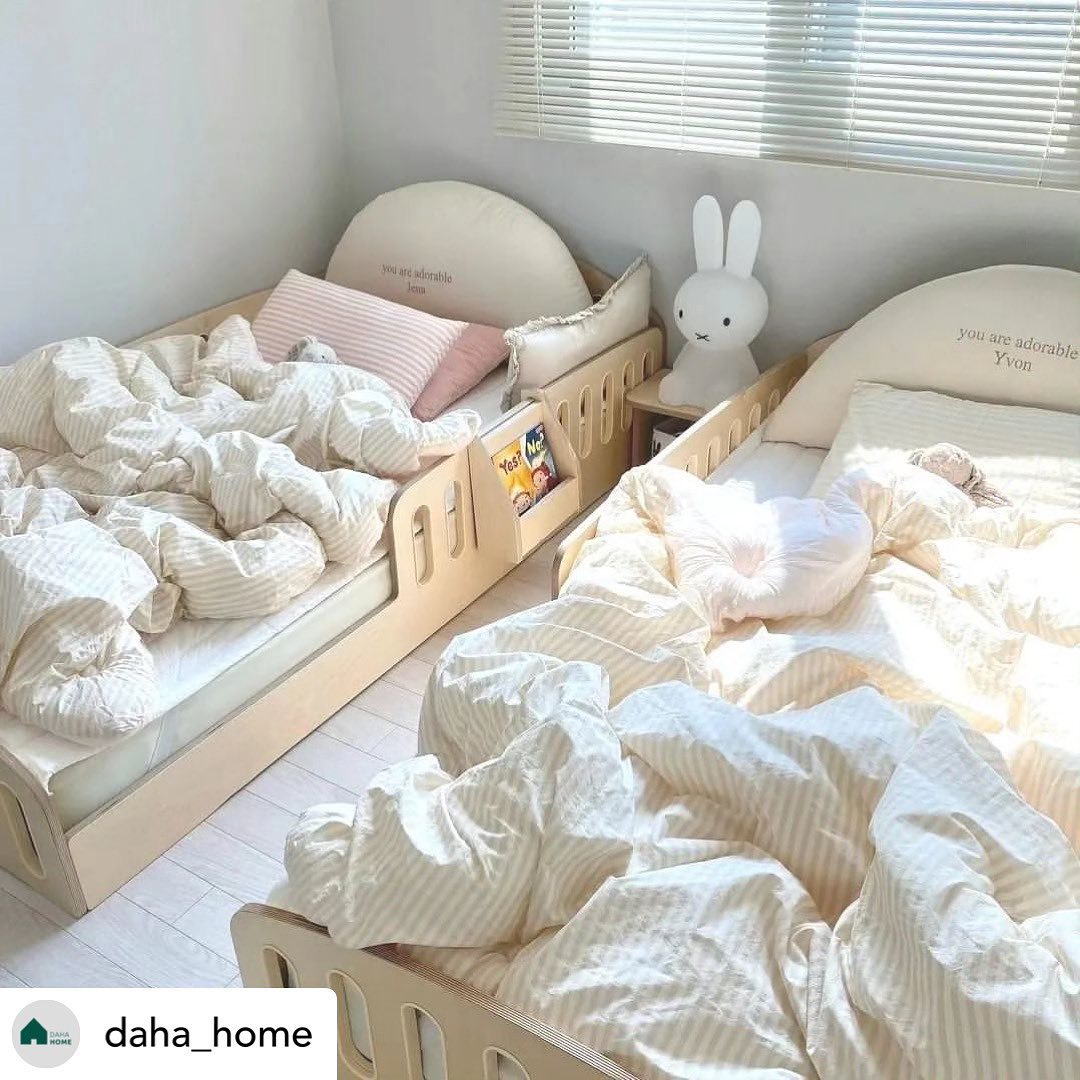 Posted withregram • daha_home 다하홈 
저상형 수퍼싱글침대
특가및 이벤트 안내

특가는 매월 지속예정입니다.
(일부라인은 특가 변동될 수 있어요)

●구매후기이벤트●
아이라인 : 가드책꽂이 기본증정 및 후기 풋보드책장 이벤트 진행중
에이라인,디라인,엠라인 : 후기이벤트 사이드테이블 증정

#다하홈 #엠라인 #에이라인 #아이라인 #디라인 #얼집가방보관함 #저상형침대 #매트리스 #수퍼싱글침대 #슈퍼싱글침대 #침대프레임 #현관벤치 #키즈침대 #회전책장 #국민침대 #국민책장 #아기침대 #아기가구 #아이침대 #아이가구 #유아침대 #어린이침대 #아이방 #아이방꾸미기 #아이방인테리어 #인테리어 #자작나무침대 #원목침대 #책장 #키즈가구
