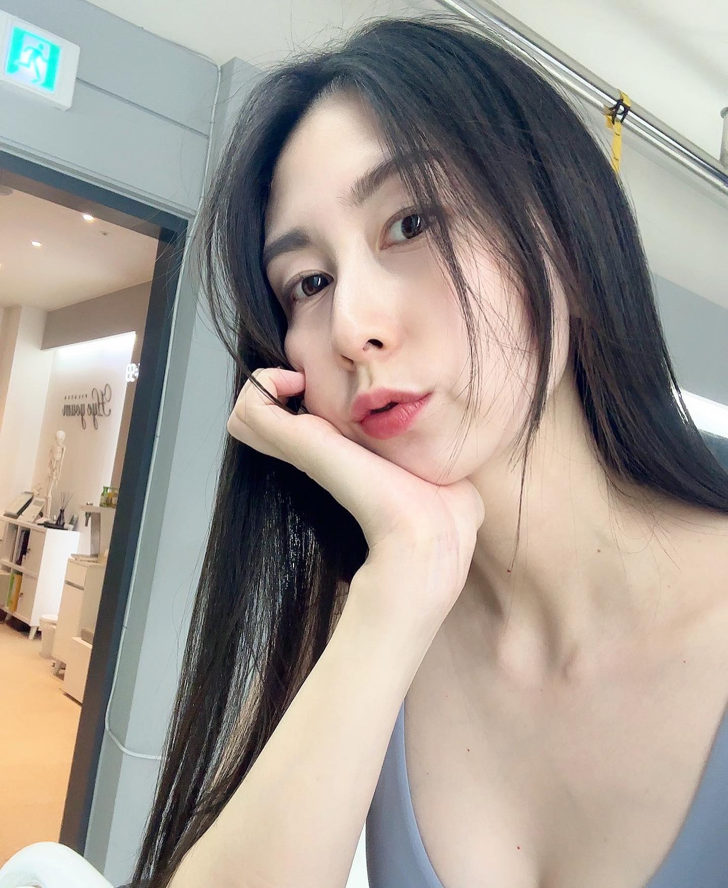 ⠀
분명 요 옆머리 느낌있게 잘라주신거 같은데
하나도 못살리고 있는 똥손+머알못🥲
잘꾸미는 것도 능력인듯🙄
⠀
⠀
#pilates#lululemon
#selfie#blackhair
⠀