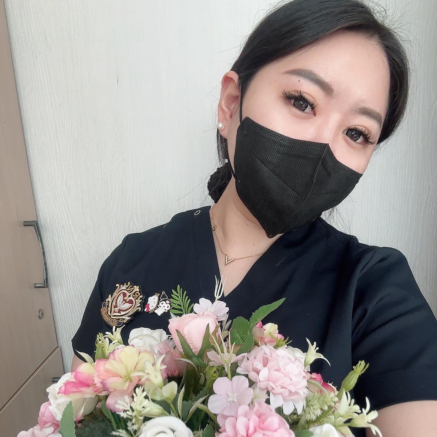 #협찬 alsdn0058llfd 

핸드메이드로 만들어 더 이쁜 꽃바구니 💐❤️
일하는곳이 칙칙해서 플링에서 하나 장만했는데 관리도 너무 편하고 풍성하고 예뽀서 대만족 〰️🤍
선물할때도 강츄 🫶🏻

#조화 #센터피스 #테이블장식 #돌 #백일 #선물추천 #집들이선물 #집꾸미기 #인테리어소품 #인테리어 #방꾸미기 #원룸꾸미기 #플레이팅
