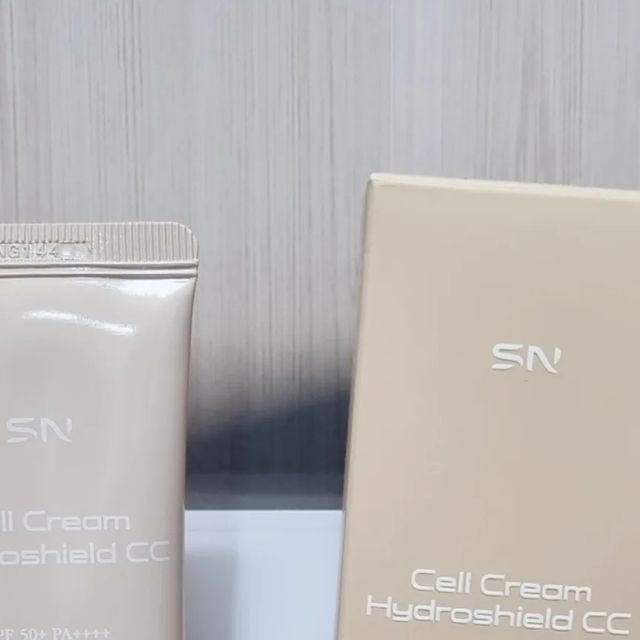 최유미 on Instagram: "#광고 🎁하이드로쉴드 씨씨크림 보습력이 좋고 끈적임이 없어 산뜻하고, 저자극 테스트 완료된 제품이라 믿고 사용할 수 있어요 10년 넘게 순한 화장품을 연구하며 자연