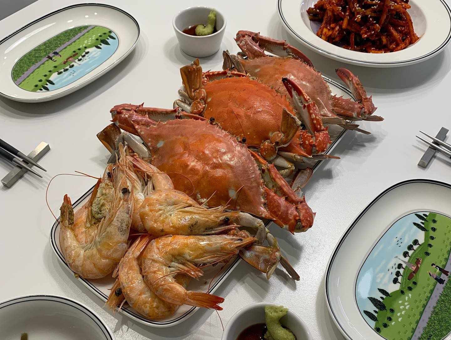 수요일 저녁

제철맞은 꽃게 역시 살이 가득 하네요 😊
먹다가 결국 꺼낸 🍾초록병 
해산물에는 포기못해😆

#신혼밥상#저녁#꽃게🦀#가을꽃게#꽃게찜#새우🦐#새우찜#반고개무침회#무침회#고구마줄기볶음#집밥#일상#소통#선팔#맞팔