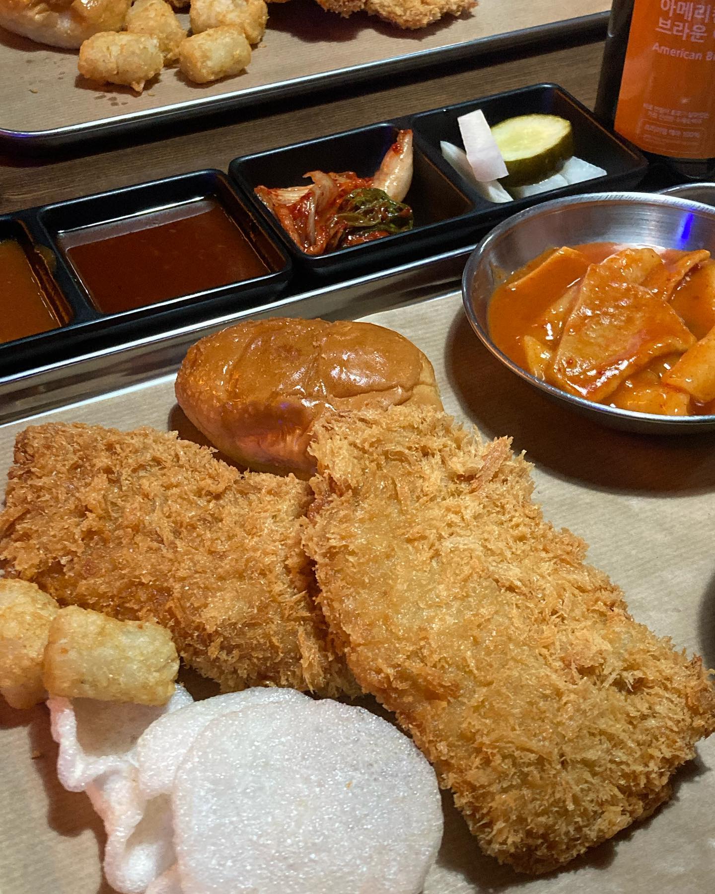 돈까스를 무한으로 먹을 수 있는 #강남맛집 #돈비고고

강남에서 이 정도 가성비로 밥 먹을 수 있는 거 실화⁉️
수제돈까스부터 제육볶음 떡볶이 스프 등을 무한대로 먹을 수 있는 #강남돈비고고
지금 소주와 맥주도 이벤트가로 2500원, 2900원으로 판매하고 있으니 당장 달려가세요🏃‍♀️🏃🏃‍♂️

주소 : 서울 강남구 강남대로106길 7 2층
인스타그램 : https://www.instagram.com/d.b.gogo/

#강남돈까스 #신논현돈까스 #신논현맛집  #수제돈까스 #돈까스 #제육볶음 #즉석떡볶이 #수제맥주 #신논현맛집 #신장개업 #강남점심 #강남술집 #강남역맛집 #신논현역맛집 #신논현역술집 #강남역술집 #강남가성비 #강남가성비맛집 #강남돈까스
#먹팔맞팔 #먹팔 #먹스타맞팔 #맞팔해요 #먹팔해요 #좋반 #좋아요반사 #좋반테러