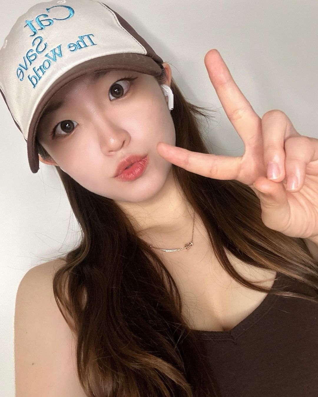 힙해지는 모쟈 ..🤎 #캣세이브더월드 #볼캡 #모자 #미니멀 #미니멀룩 #스트릿 #스트릿룩 #데일리 #데일리룩 #오오티디 #협찬 | Instagram