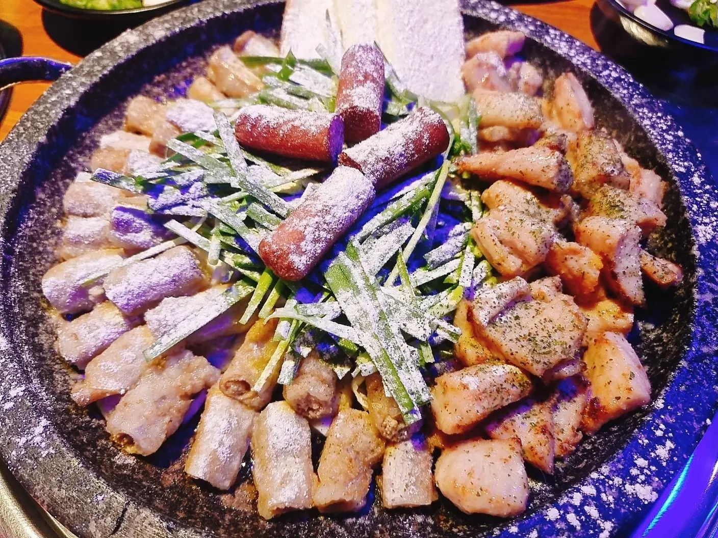 🎂
.
.
.
식구들 곱창 좋아하니까 황서방이 찾은 맛집👍
한우 곱창, 특양 ,대창까지 냄새 하나도 안나고 엄빠 대대만족👍👍👍
황서방 잘한다 잘한다
깔끔하고 내부 인테리어도 이쁘고 라면, 콘치즈 셀프바에서 맘껏 먹을 수 있으니까 최적이다
볶음밥도 어쩜이리 이쁜지❤️
앞으로 우리집 곱창은 이집이다!!!
#김포맛집 #84번길 #한우곱창 #한우특양 #한우대창 #장기동맛집