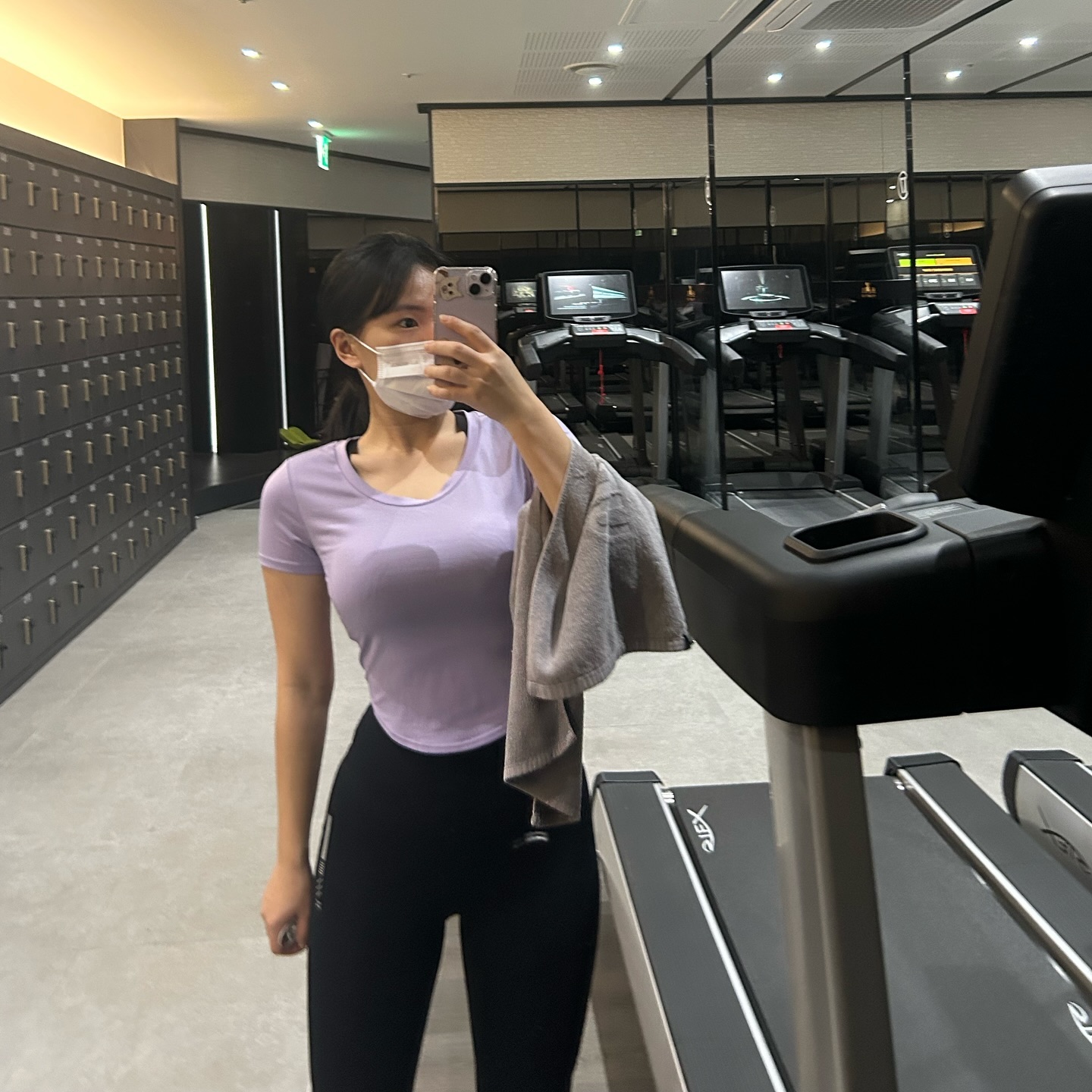 .
12월이 진짜 왔네요! 

2023년까지 남은 한 달 잘 마무리하시고
2024년에는 더 건강해져요💖

그런데 12월 약속 왜 이렇게 많은지
일단 목금토일은 다 풀예약....

집순이라 미뤘던 약속들 싹다 몰려버림😵
유지라도 잘 할수있게 
식단 병핸 잘 해볼게요!! 

#헬린이 #헬린이의하루 #헬스타그램 #헬스하는여자 #헬스소통 #운동기록 #다이어터 #유지어터 #유지어터일기 #헬스그램 #운동하는여자 #좋아요반사 #헬스맞팔 #workoutroutine #gymgirl #에이블짐 #연말 #2023년 #2024년