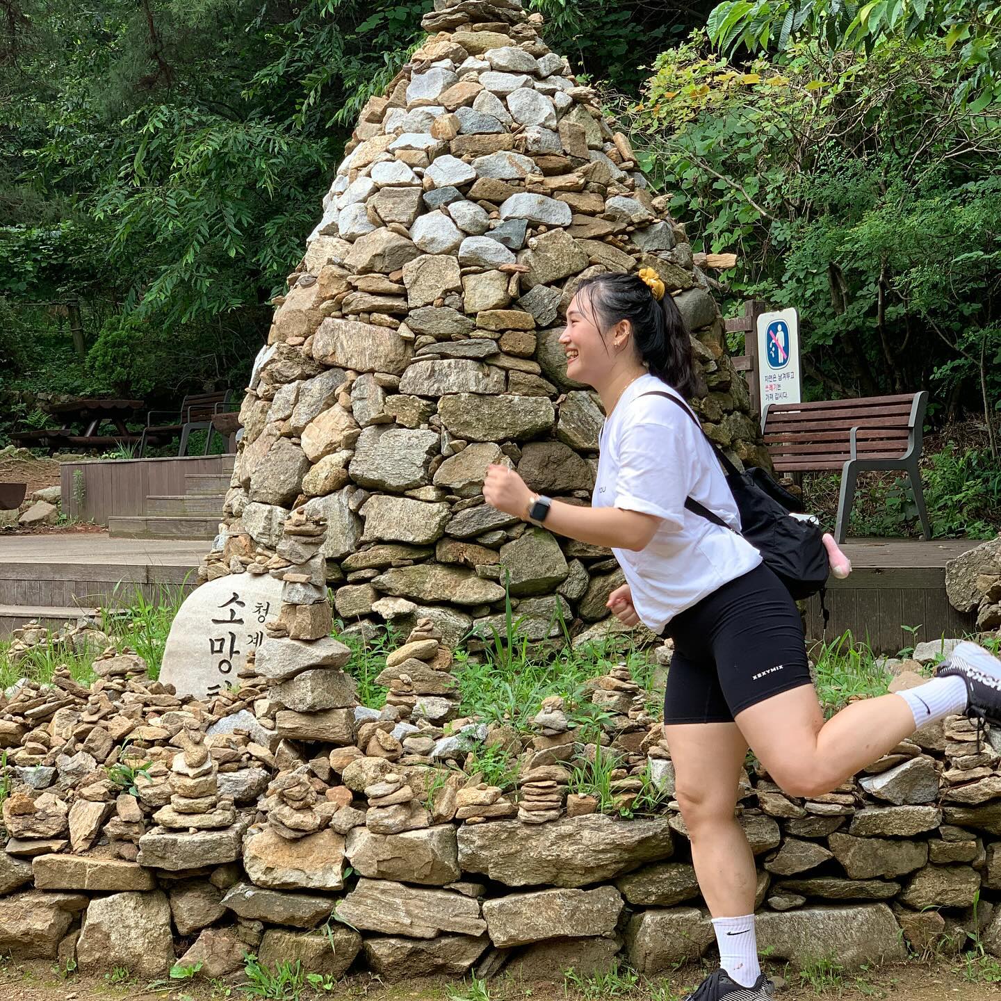 #🏔️찍먹등산회🙏🏻

#7월청계산 정상은 갈 생각도 못하고, 30분 오르고 30분 내려오기😂 산까지 가는 시간이 더 오래 걸렸던•••🤍

뭔가 등산의 이미지 🟰 막걸리 인데,, 산 아래 가게들 전부 웨이팅 장난 아니어서 국밥 한그릇 ✨

다음은 남산타워다 ! 그리고 막걸리 꼭 먹쟈~~🍶

덧) 어...어르신....저희 다리....
