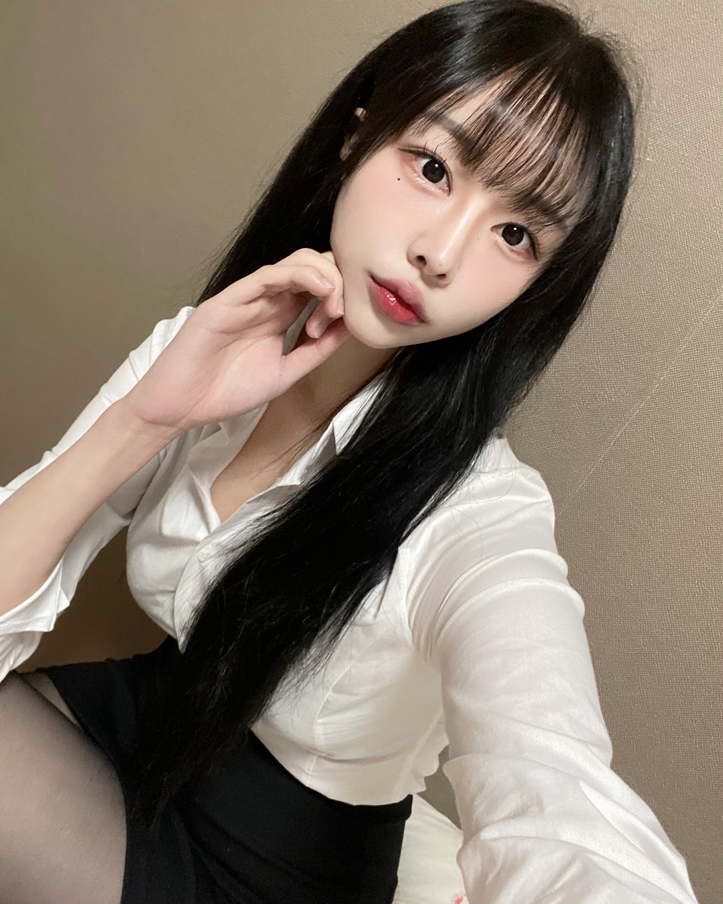 이 날 렌즈 예쁘다는 칭찬 백번 들어땨🖤🐈‍⬛
lens_town_official 
.
.
.
.
.
#제품제공 #스카치3칼라 #렌즈타운 #빅사이즈렌즈 #큰직경렌즈 #브라운렌즈 #그레이렌즈 #블랙렌즈 #먼슬리렌즈 #렌즈리뷰 #컬러렌즈 #렌즈추천 #데일리렌즈 #lenstown