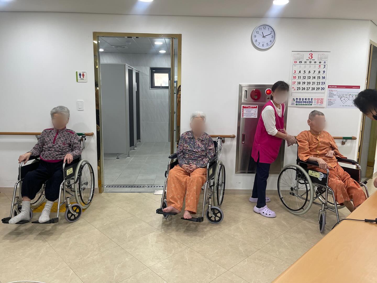 할머니& 할아버지 정이 많으셔서 기억도 해쥬시고,,
#진천동실버타운 #현대실버타운 🙂
봉사하는 제가 쀼듯해욤 5월에 뵈어요오🙌🏻
이번에도 저를 찾아쥬시는 조** 할머님😍
봉사 하실 분 ! 연락주세용🙂많은 도움이 됩니당
.
.
.

🅡ᴱˢᴱᴿᵛᴱ ᴼᴿᴰᴱᴿ ᴬᴰᴰ ᴰᴱˢᴵᴳᴺ〰️ ᴶᴼᵞ ᴴᴬᴵᴿ 
🪞로드제이헤어 🪞
1:1 상담 시술/ 우선 예약제
네이버 예약필수 ✨
모발상태 & 원하는 사진 상담 후 
고객님의 니즈에 맞게 헤어 스타일을 ᴮᴵˢᴾᴼᴷᴱ 해드립니당❣️
.

달서구 진천동 595-28번지 595b 3층 로드제이헤어
☎️010-7558-2494☎️ ෆ ꈍ ◡ ꈍෆ
1 : 1 시술 , 상담 ✨ 주차가능 🚘
ᴋᴀᴋᴀᴏᴛᴀʟᴋ : ᴛᴍxᴋǫᴜғ777 예약문의 카카오톡오픈채팅📌
#달서구미용실 #진천동미용실 #월배미용실 #도원동미용실
#유천동미용실 #대곡미용실 #월성동미용실