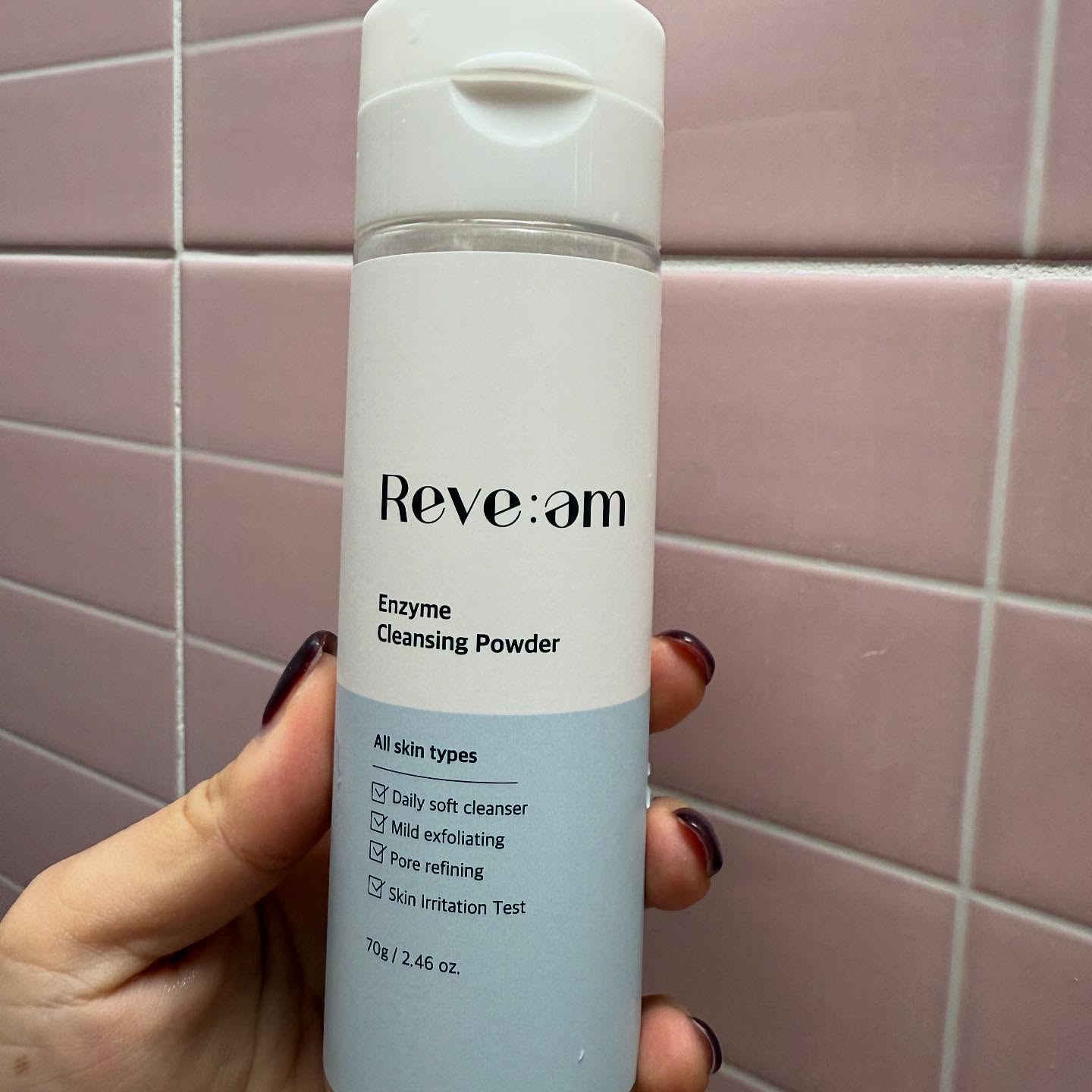 #할인구매 reve_am_official #리브엠엔자임클렌징파우더 #효소세안제 

< 리브엠 엔자임 클렌징 파우더 >

💚 리파아제와 파파인 더블 효소성분의 시너지로 차원이 다른 모공 딥 클렌징 효과를 선사하는 저자극 엔자임 클렌징 파우더

💚 말끔산뜻 촉촉 클렌저

✓ 화해 1등 모공 클렌징 파우더
-2024 화해 하반기 효능/효과 어워드 클렌징 파우더 모공 부문 1위

✓ 리파아제, 파파인 더블 효소 시너지로 폭발하는 피지와 각질, 모공 속 노폐물을 말끔순삭

✓ 차원이 다른 쫀쫀한 생크림 같은 거품력으로 자극없이 매끈하고 촉촉한 사용감

✓ 무향료, 무색소, 약알칼리성 클렌저

✓ 4가지 인체 효능 시험으로 확인된 효과
1) 단 1회 사용으로 모공 속 노폐물 97.89% 감소
2) 단 1회 사용으로 피부 면적 24.84% 감소
3) 단 1회 사용으로 피지량 71.86% 감소
4) 민감성 대상 저자극테스트 완료! (피부자극 지수 0.00%)
_
#Reveam #리브엠 #리브엠엔자임클렌징파우더 #리브엠효소세안제 #리브엠엔자임파우더 #저자극효소세안제 #효소클렌저 #모공클렌저 #피지제거