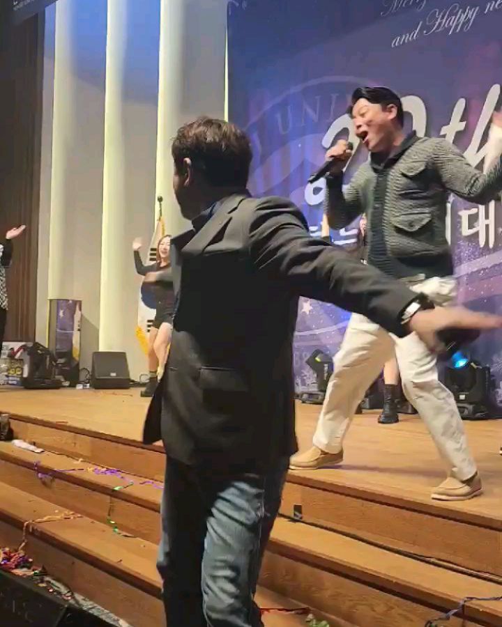 #연대총동문회 
20주년 기념으로 뜻깊은 행사
했습니다.다들 너무고생 많이 하셨습니다.
2023년도 더 열심히 하고 성장하는
사람이 되겠습니다!
연대 37기 사랑합니다!
.
.
#연대 #쿨 #와이프가춤그만추라고했는데.
#말리지마 #애상 #박미경 #이유같지않는이유