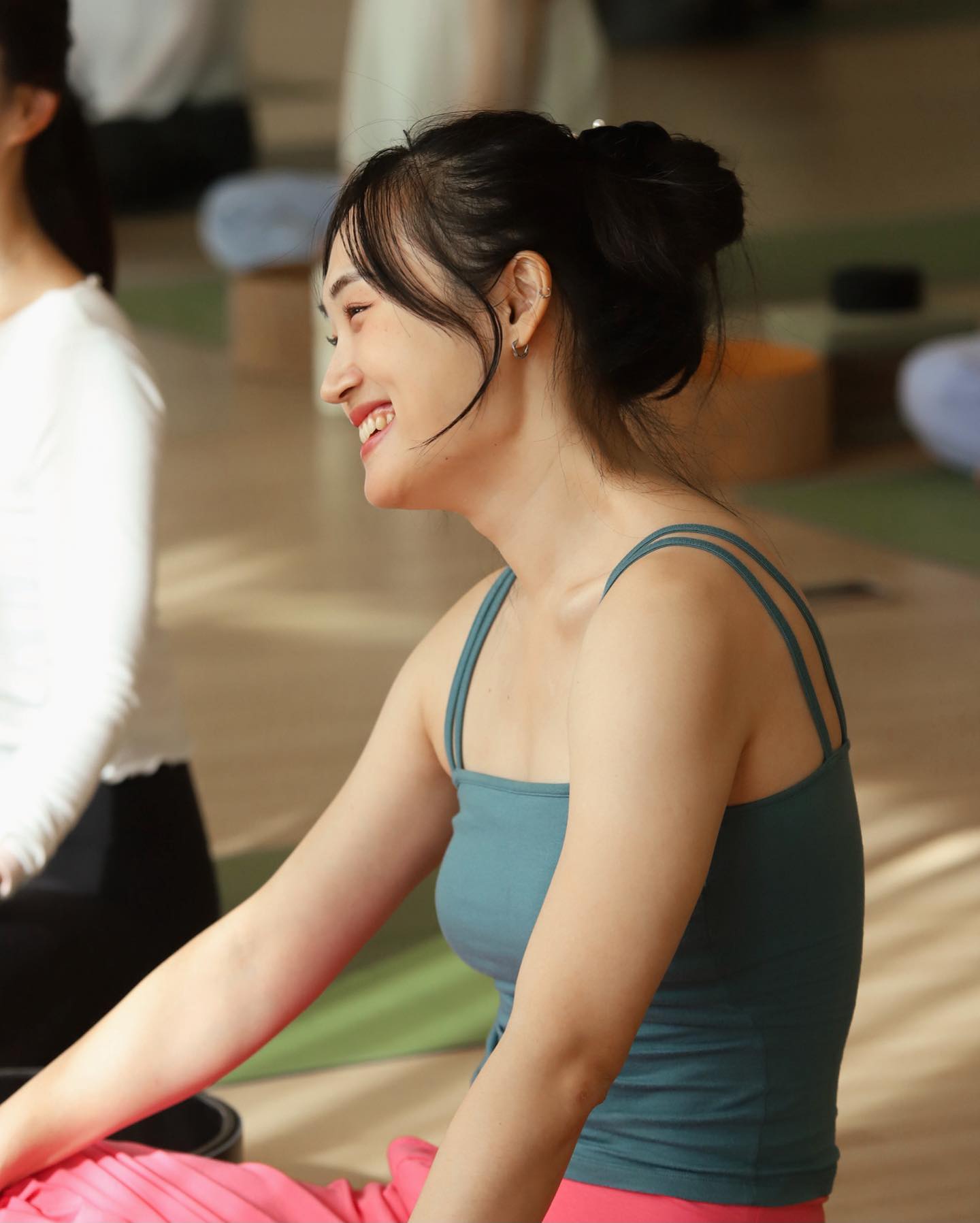 #요가는역시힐링힐링💗 

요가할 때의 내 표정, 즐거웠구나 :)

🫶🏻 vishnu_yoga_kr 
🫶🏻 premyoga_ 
🫶🏻 _momerang