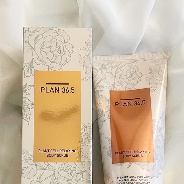 부둥판다 on Instagram: "#광고 #플랜365 #PLAN365 #바스칸바이오제약 #@plan36.5_official #바디스크럽 #바디스크럽추천 #바디스크럽효과 히알루론산 및 홍삼, 꿀풀, 식물에서 유래한 4가지 특허 성분 🧴