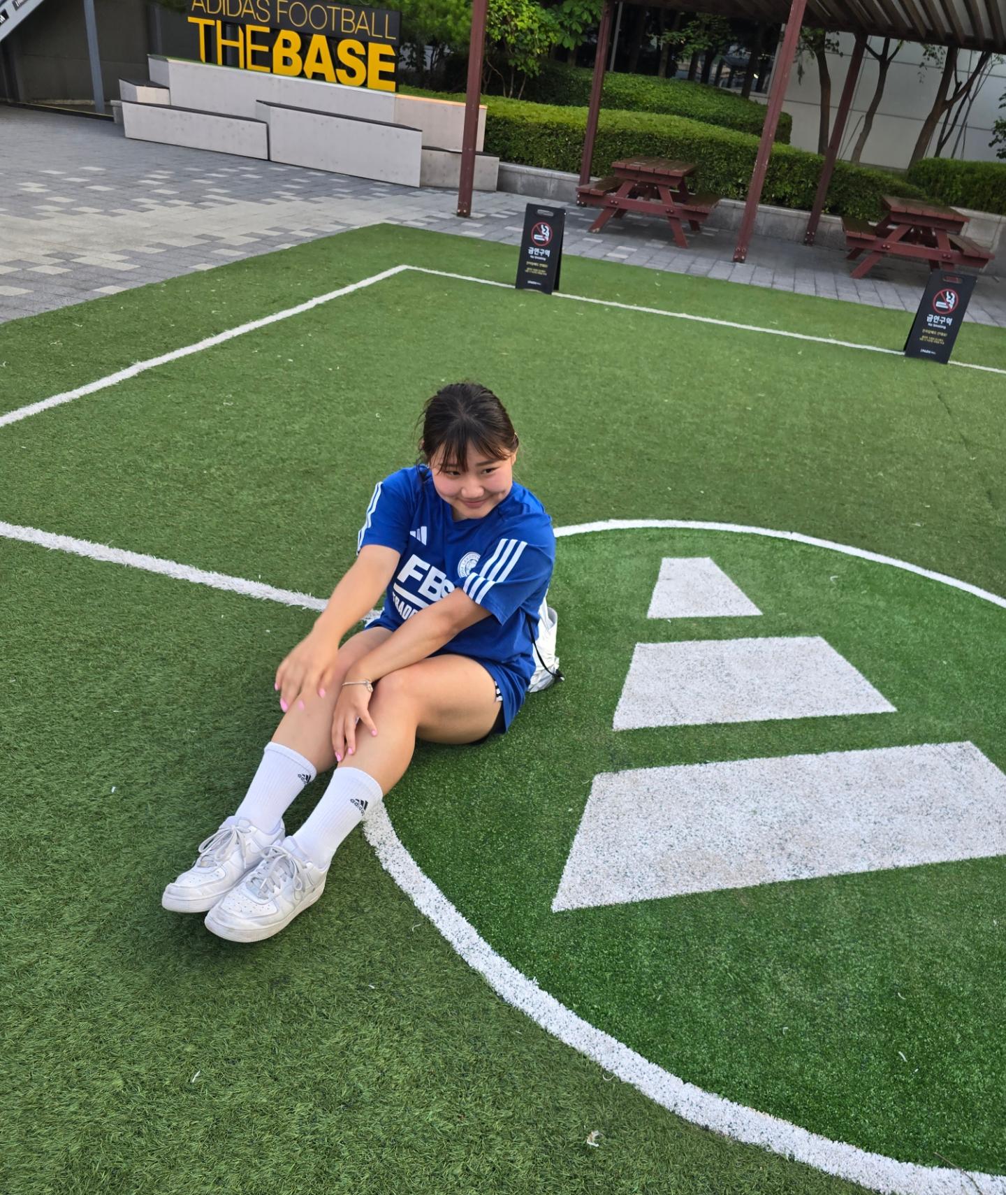 머리부터 발끝까지 ADIDAS~ 🩵
(풋살화는 아디다스...ㅎㅎ) 
 #아디다스 #adidas #축구 #풋살 #leicestercity
