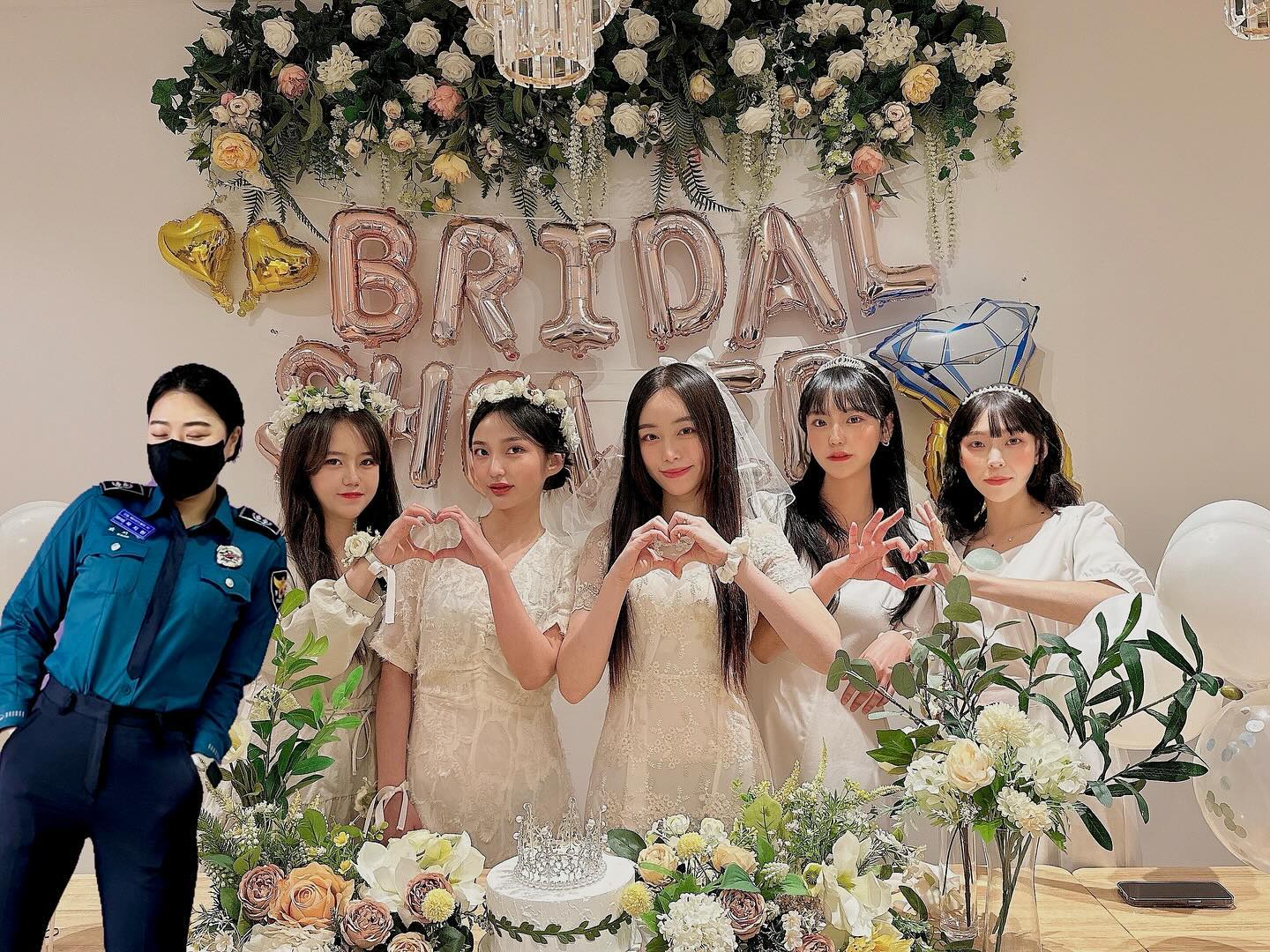 12월의 신부 100_bbuqqu 👰🏻‍♀️💍✨
결혼 축하해 지현아, 행복하게 잘살아 
가지마 ,,, 아니 잘가 ,,,🩵